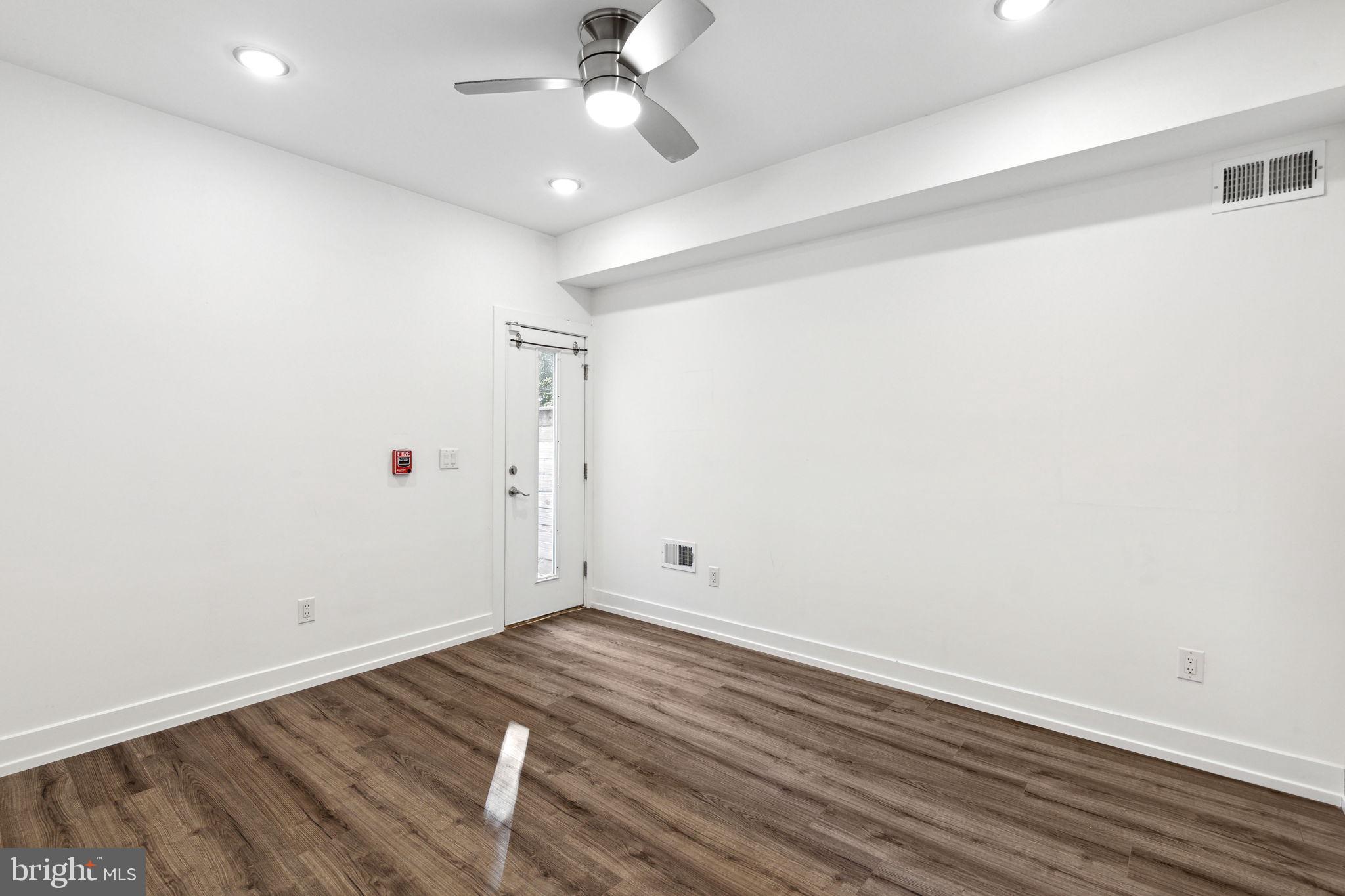 OLDE KENSINGTON - Residential Lease