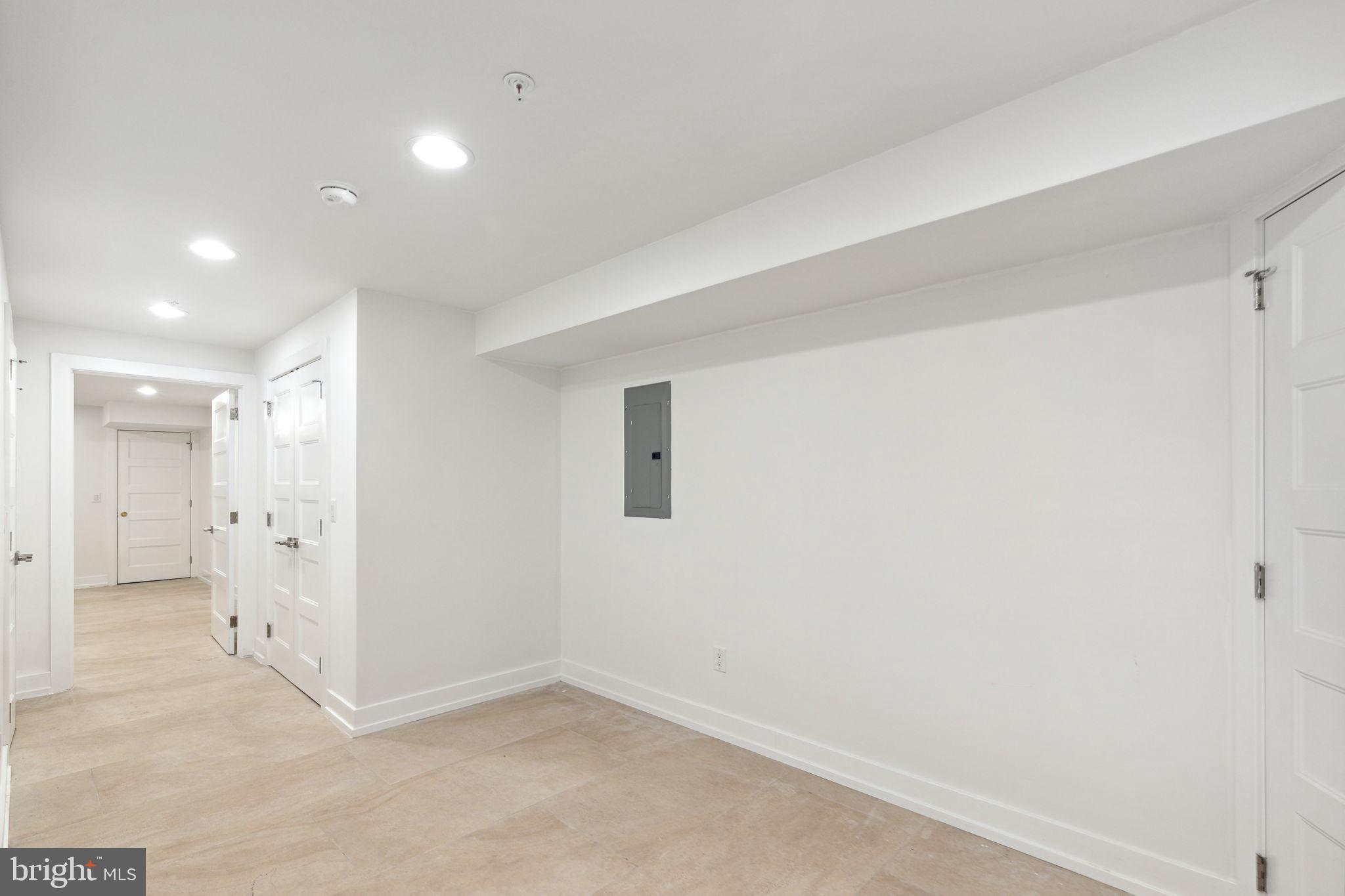 OLDE KENSINGTON - Residential Lease