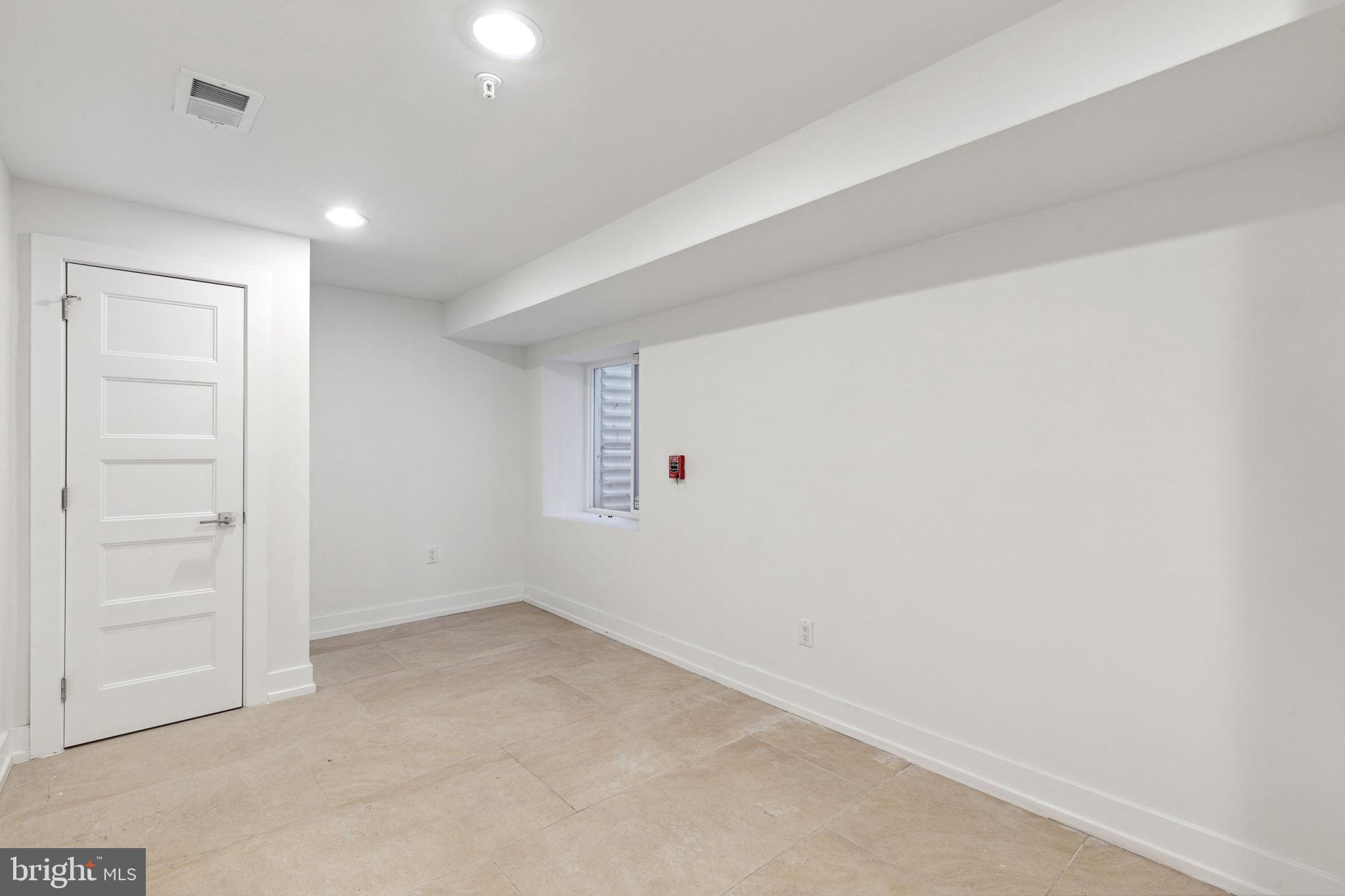 OLDE KENSINGTON - Residential Lease