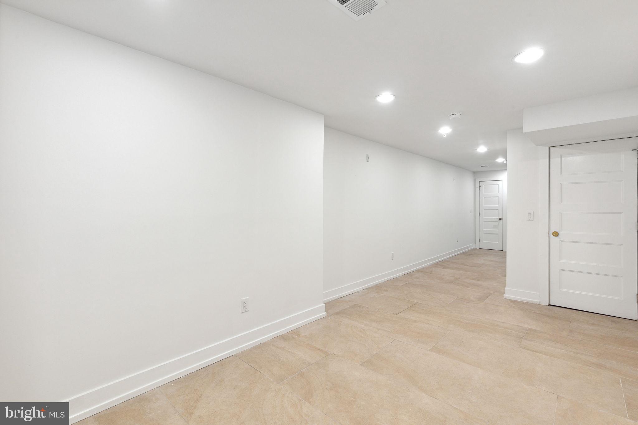 OLDE KENSINGTON - Residential Lease