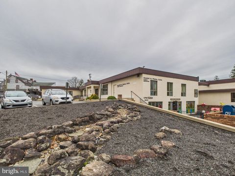 2 COLLEGE AVENUE MOUNTVILLE PA 17554