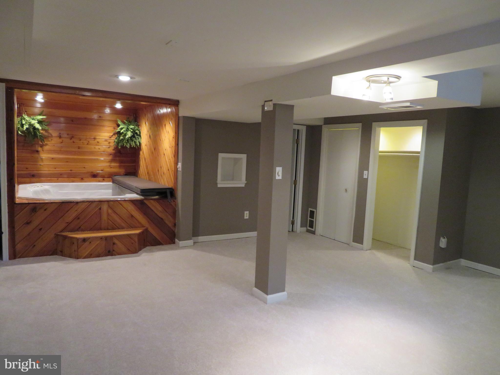 HOLLYWOOD - Residential Lease