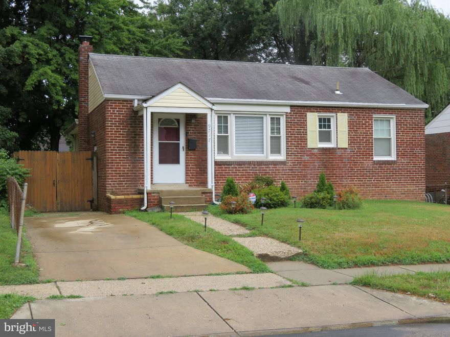 Wonderful Expanded and Updated SF Rambler in sought after community close to everything. Open floor plan. Access to public transportation, Metro, shopping, schools, 495/295/95 & parks. Upgraded SS appliances. EIK. Sep.DR. Spacious family rm. on ML. Large MBR. Gorgeous H/W Floors. Ceiling Fans thru out. Dual-Zoned Systems. Fully finished w/o lower level. Hot Tub. OSP. Washer & Dryer. Deck. Lge Yard