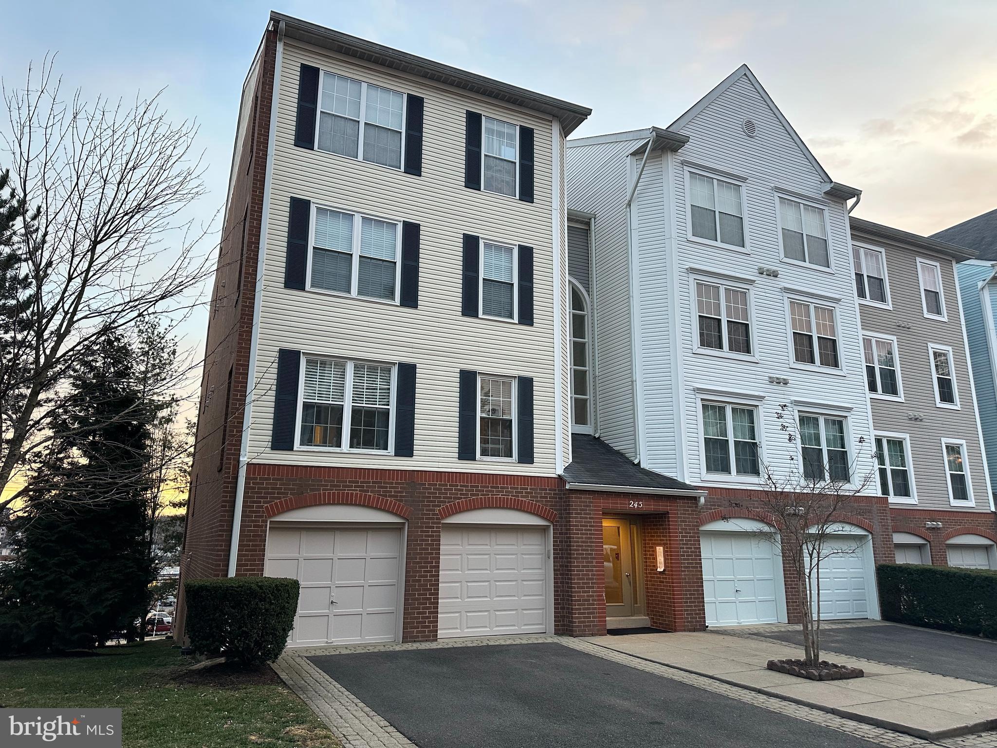 HILLWOOD - Residential