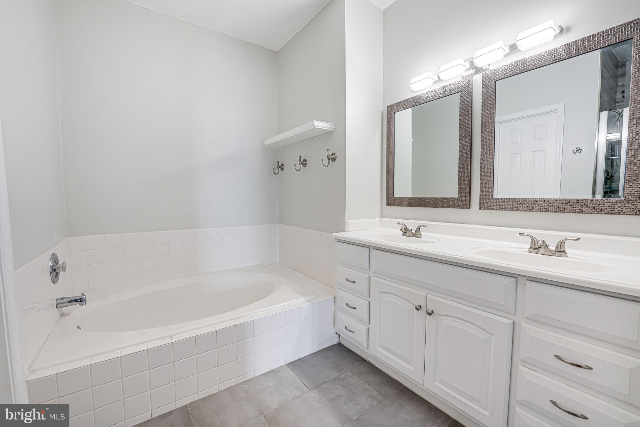 HILLWOOD - Residential