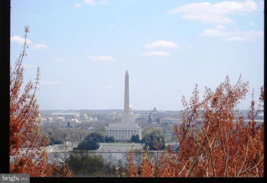 TOTALLY RENOVATED & ELEGANT 2 BR/2BA DUPLEX UNIT. 2 STORY LR W/WALL OF GLASS OPENING TO 21 FT. BALCONY OVERLOOKING THE VIEW. FORMAL DR & CHEF'S KITCHEN- BREAKFAST BAR, TOP OF THE LINE STAINLESS APPLS. GRANITE COUNTERS W/MOSAIC TILE BACKSPLASH & EXTRA CABINET SPACE. SPAC. MBR W/LOTS OF NATURAL LIGHT. GUEST BR W/BUILT-INS. GREAT CLOSET SPACE. RENOVATED BA'S. ALL UTILS & GAR. PKG. INCLUDED IN RENT.