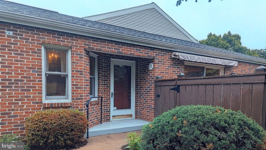 This exceptionally bright, single-level end-unit townhome is located in the highly sought-after Woodland Estates. The well-designed, open-concept layout captures the essence of first-floor living. It features a spacious master bedroom with an en-suite bathroom and a generously sized guest bedroom. Additionally, there is a full guest bathroom, an eat-in kitchen with ample cabinet space, a dining room, and a large family room complete with built-in bookshelves. The completely maintenance-free exterior includes a fenced patio with a retractable awning, perfect for barbecues and entertaining, along with beautifully manicured landscaping. There is plenty of parking available and a convenient one-car garage. This wonderful home is waiting for its new owners to make it their own! Don’t miss out on this gem—schedule a private showing today!