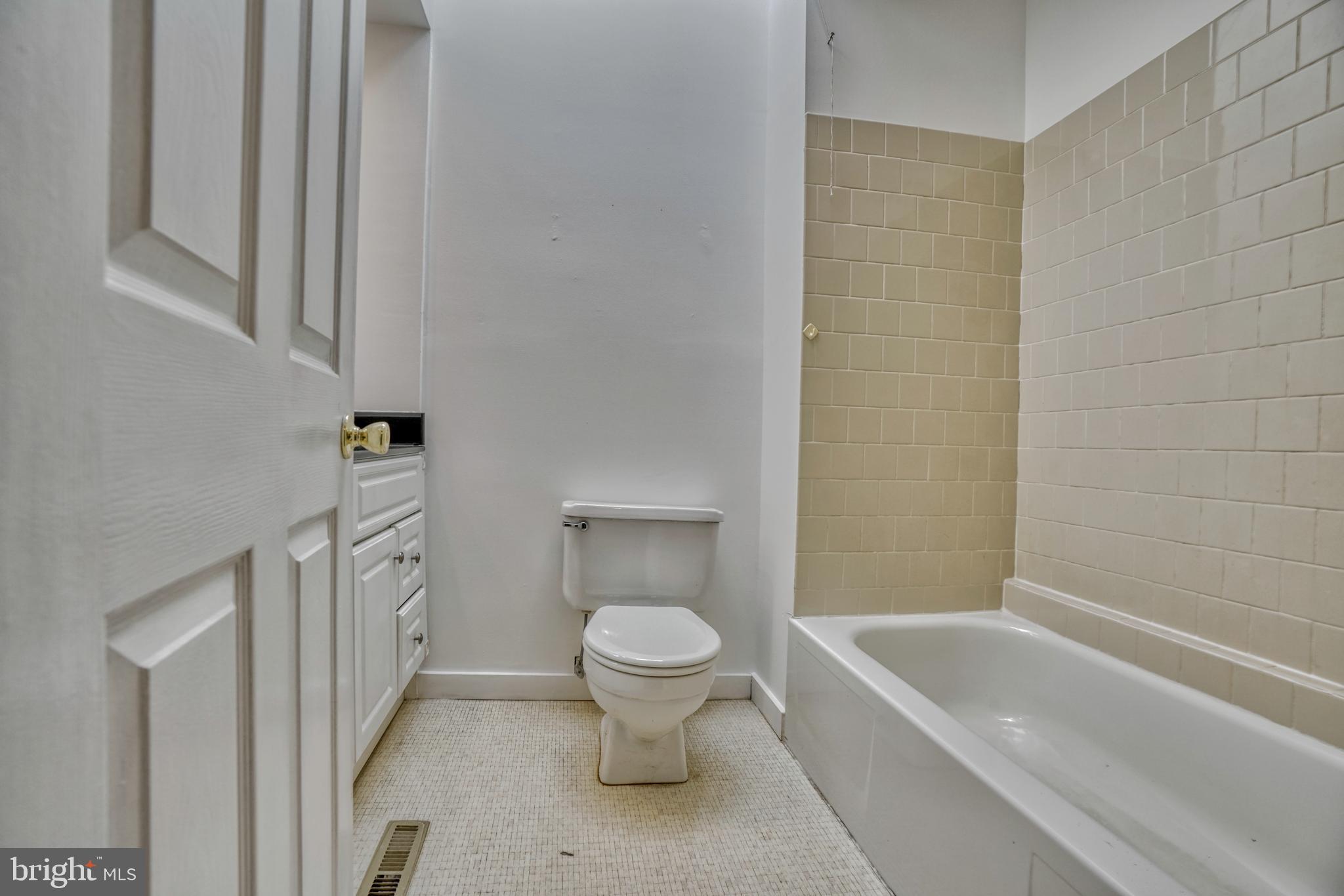 FEDERAL HILL HISTORIC DISTRICT - Residential Lease