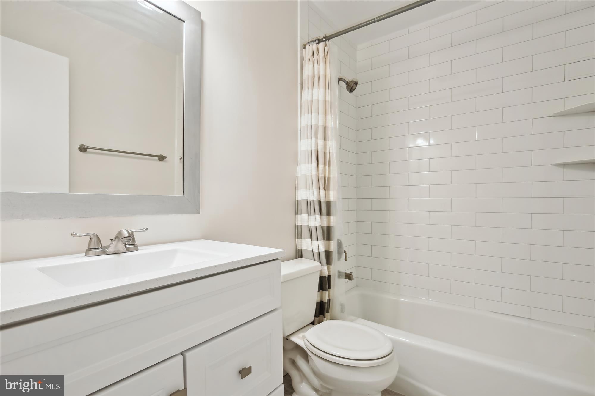 LAKEPOINTE - Residential