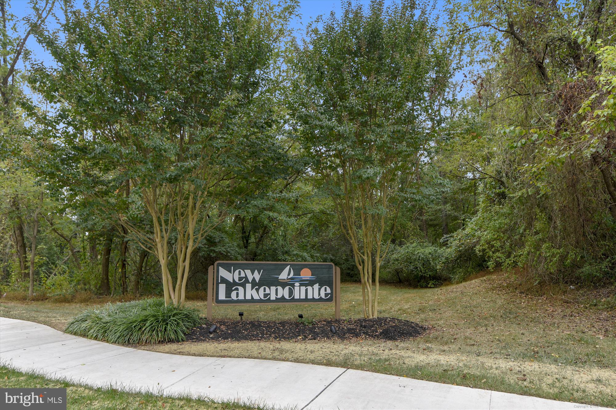 LAKEPOINTE - Residential