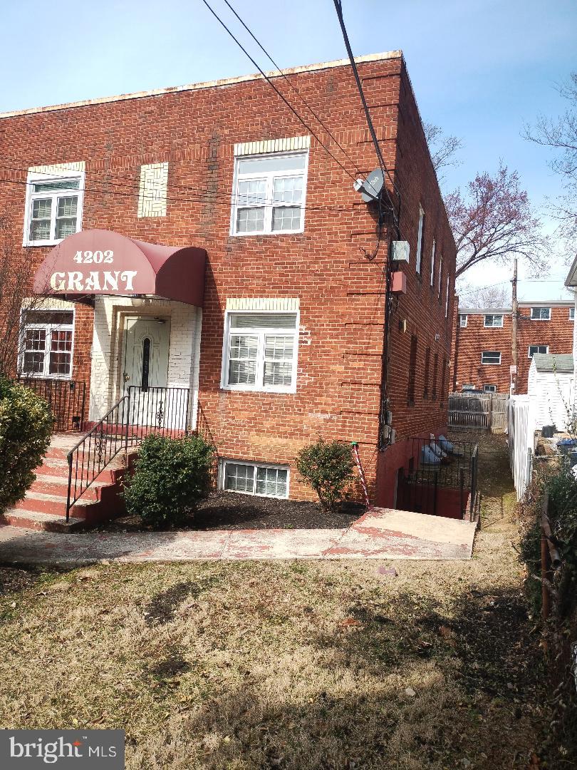 4202 GRANT STREET NE 202