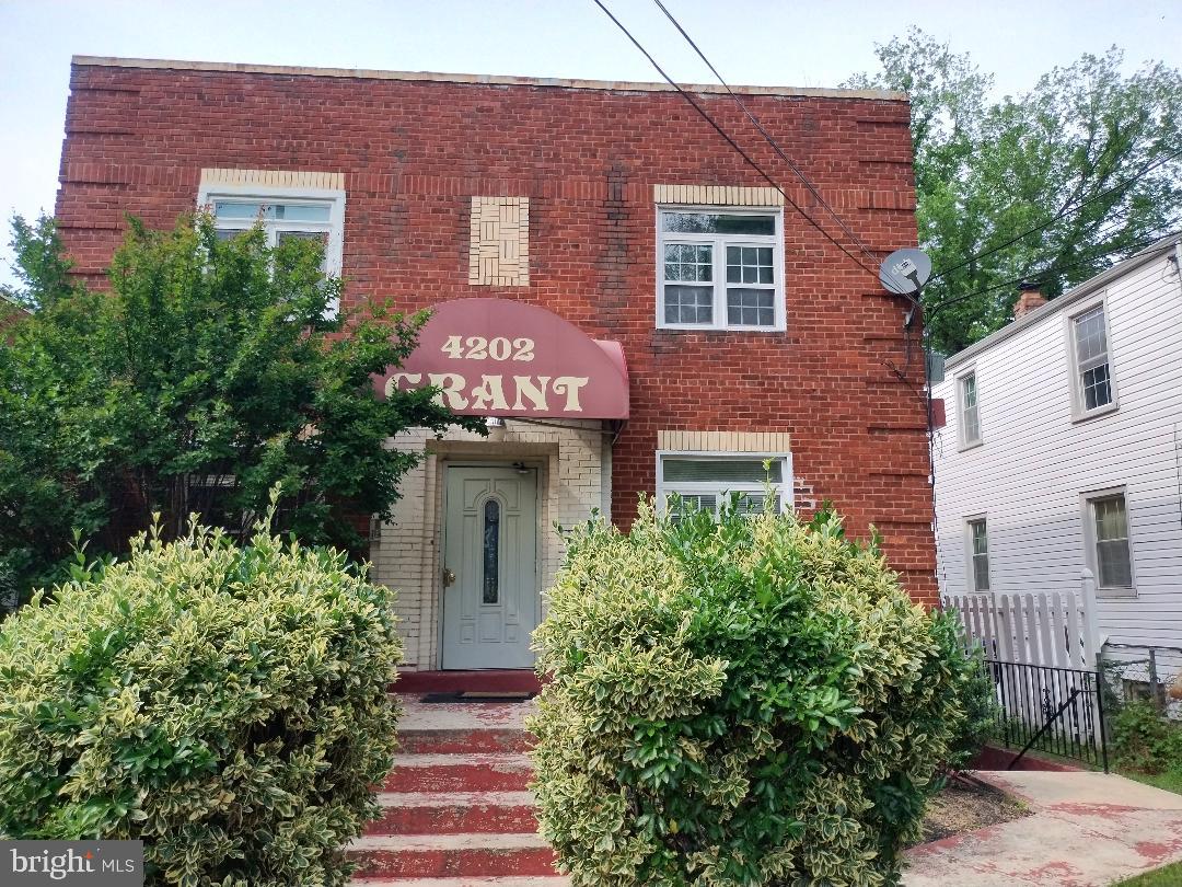 4202 GRANT STREET NE 202