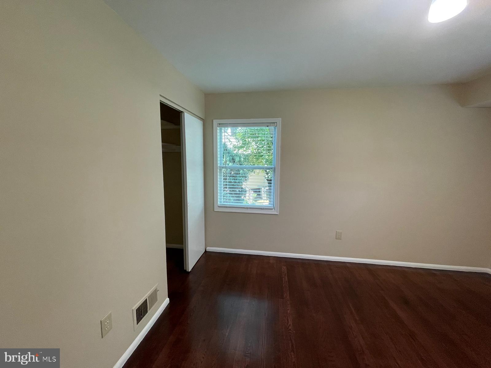 BURGUNDY KNOLLS - Residential