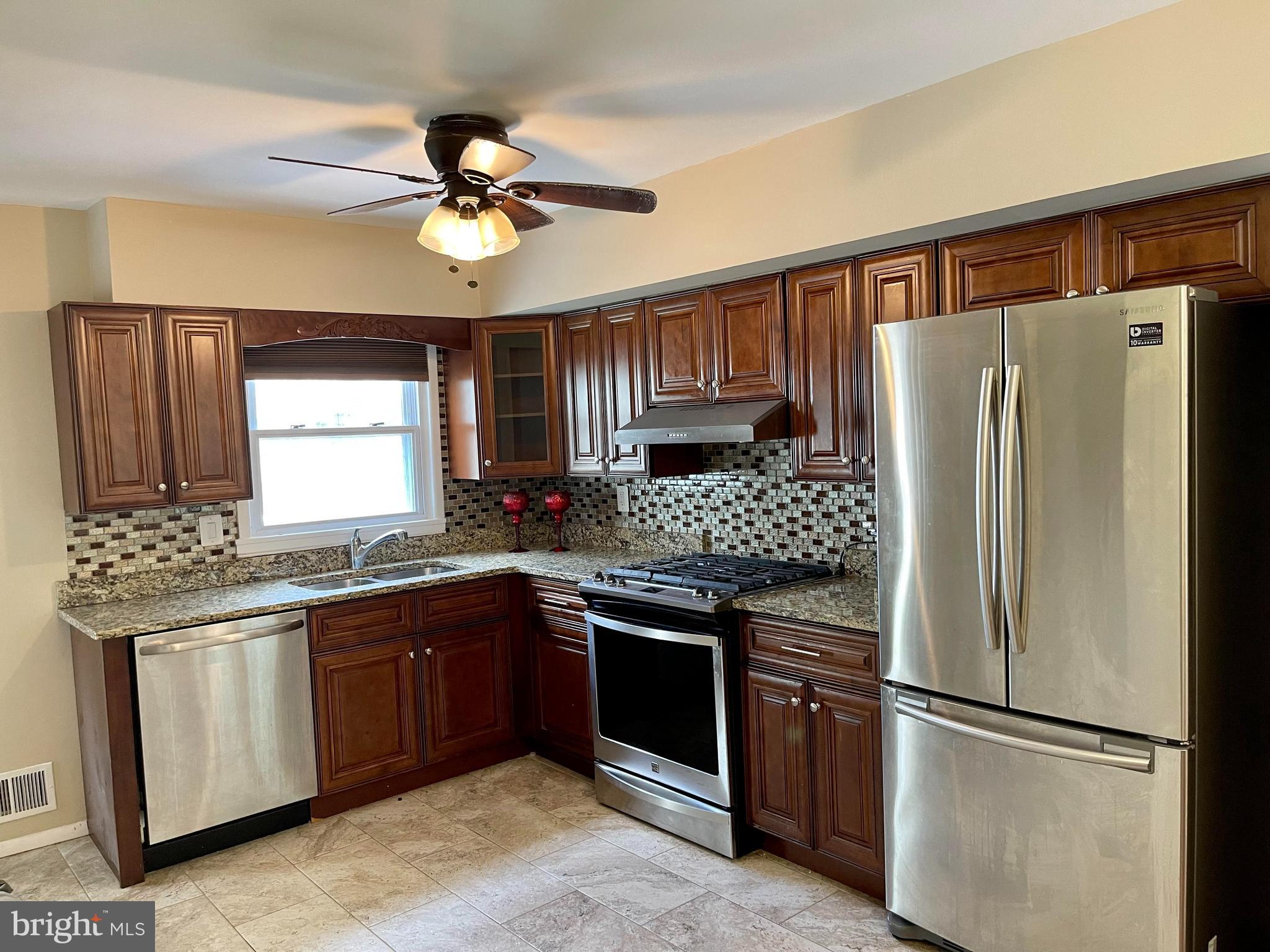 BURGUNDY KNOLLS - Residential