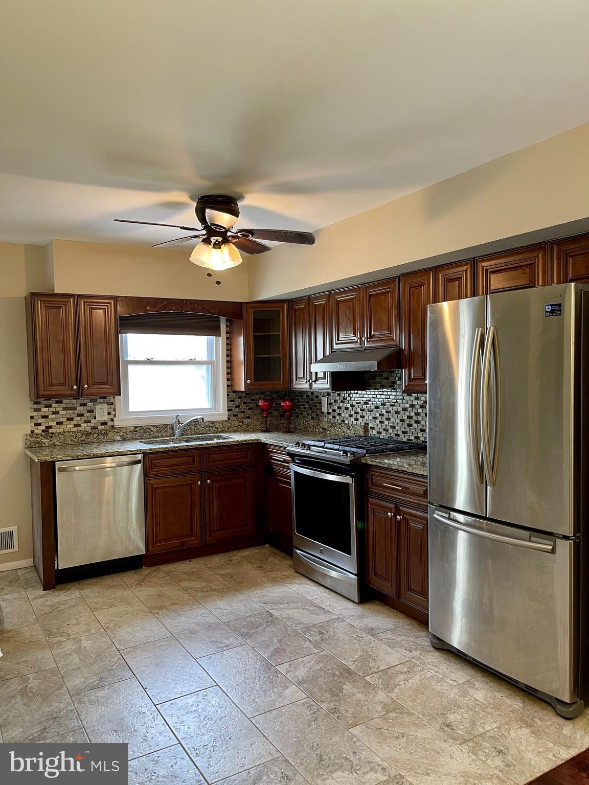 BURGUNDY KNOLLS - Residential