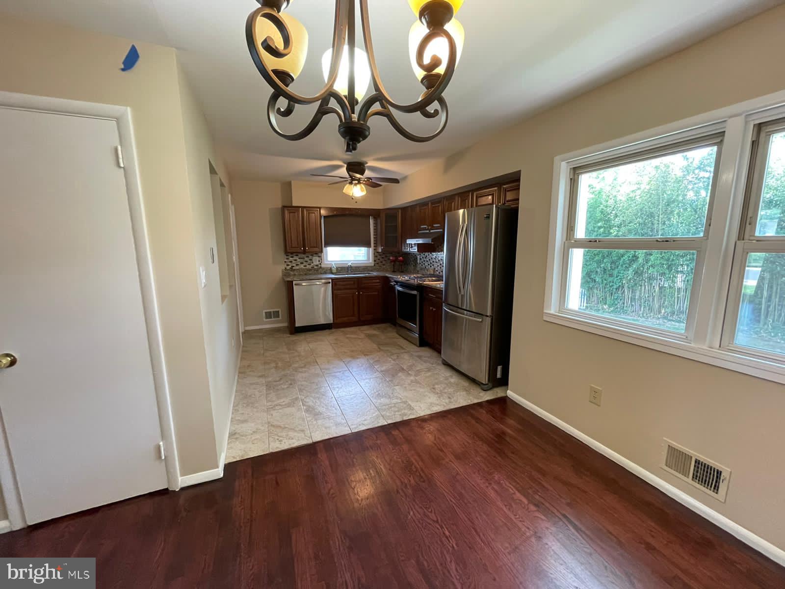 BURGUNDY KNOLLS - Residential