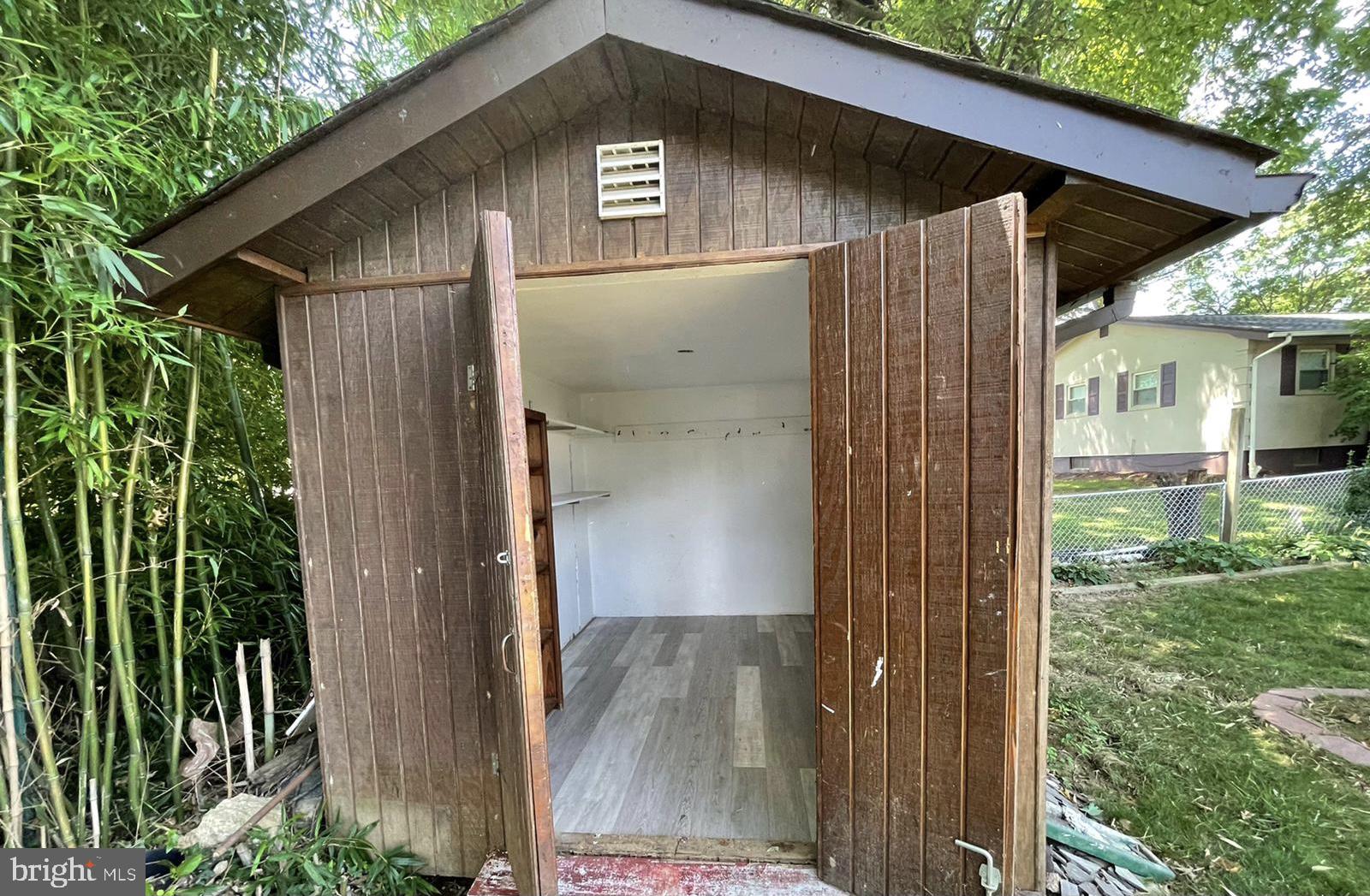 BURGUNDY KNOLLS - Residential