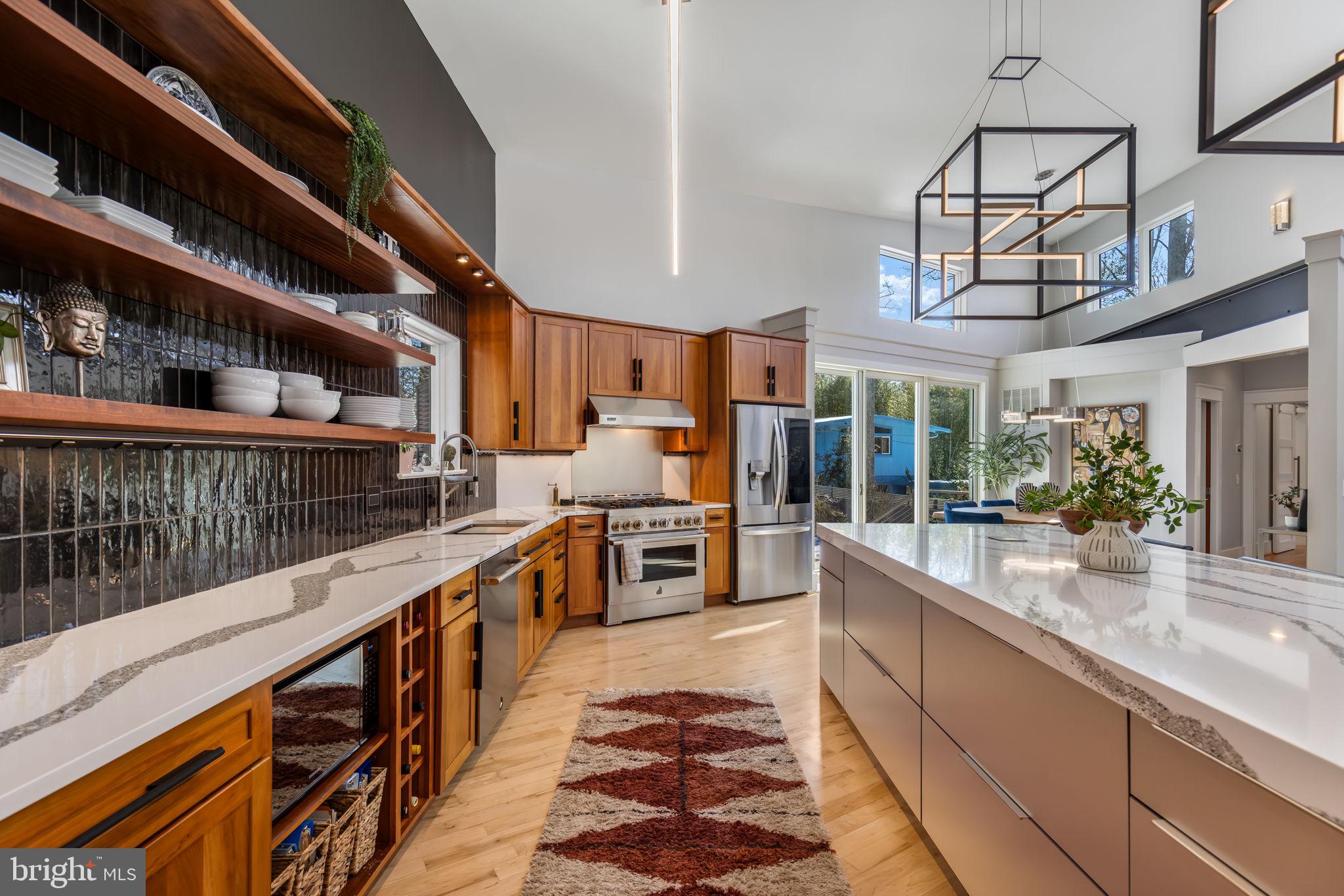 LAKE BARCROFT - Residential