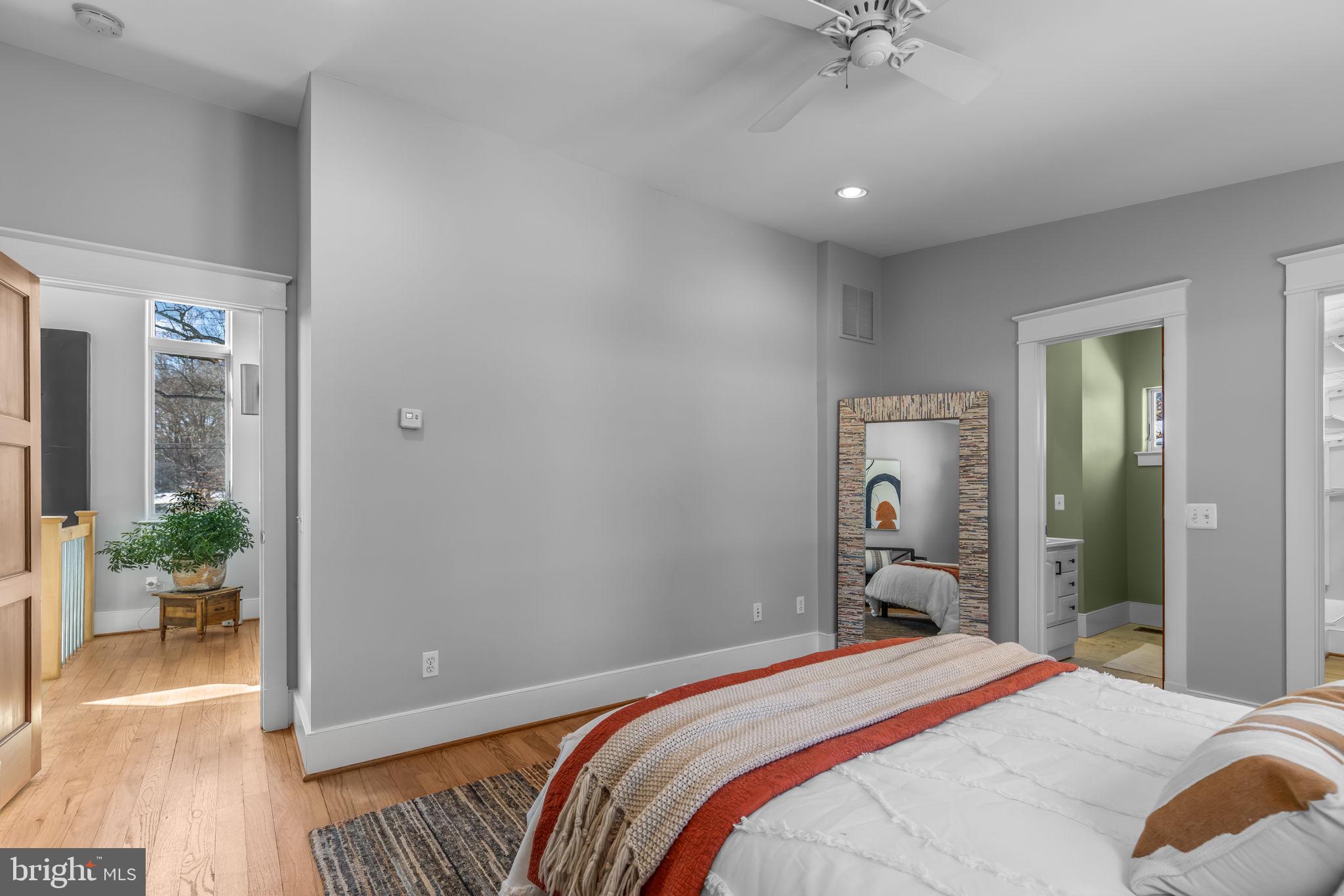 LAKE BARCROFT - Residential