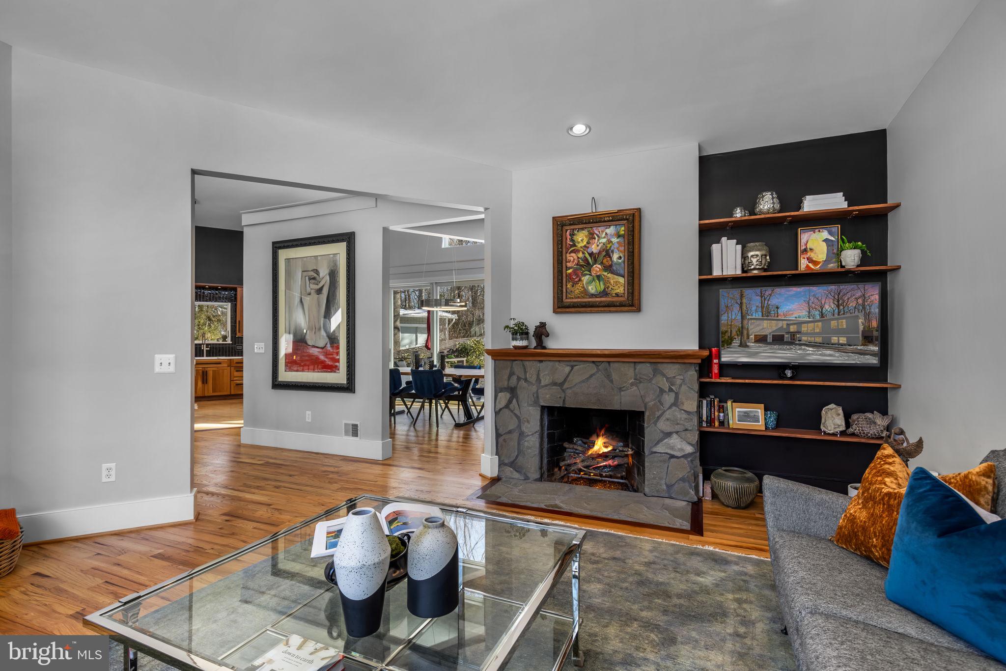 LAKE BARCROFT - Residential