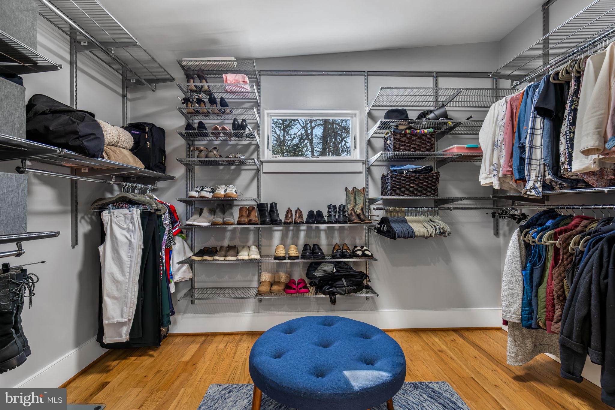 LAKE BARCROFT - Residential