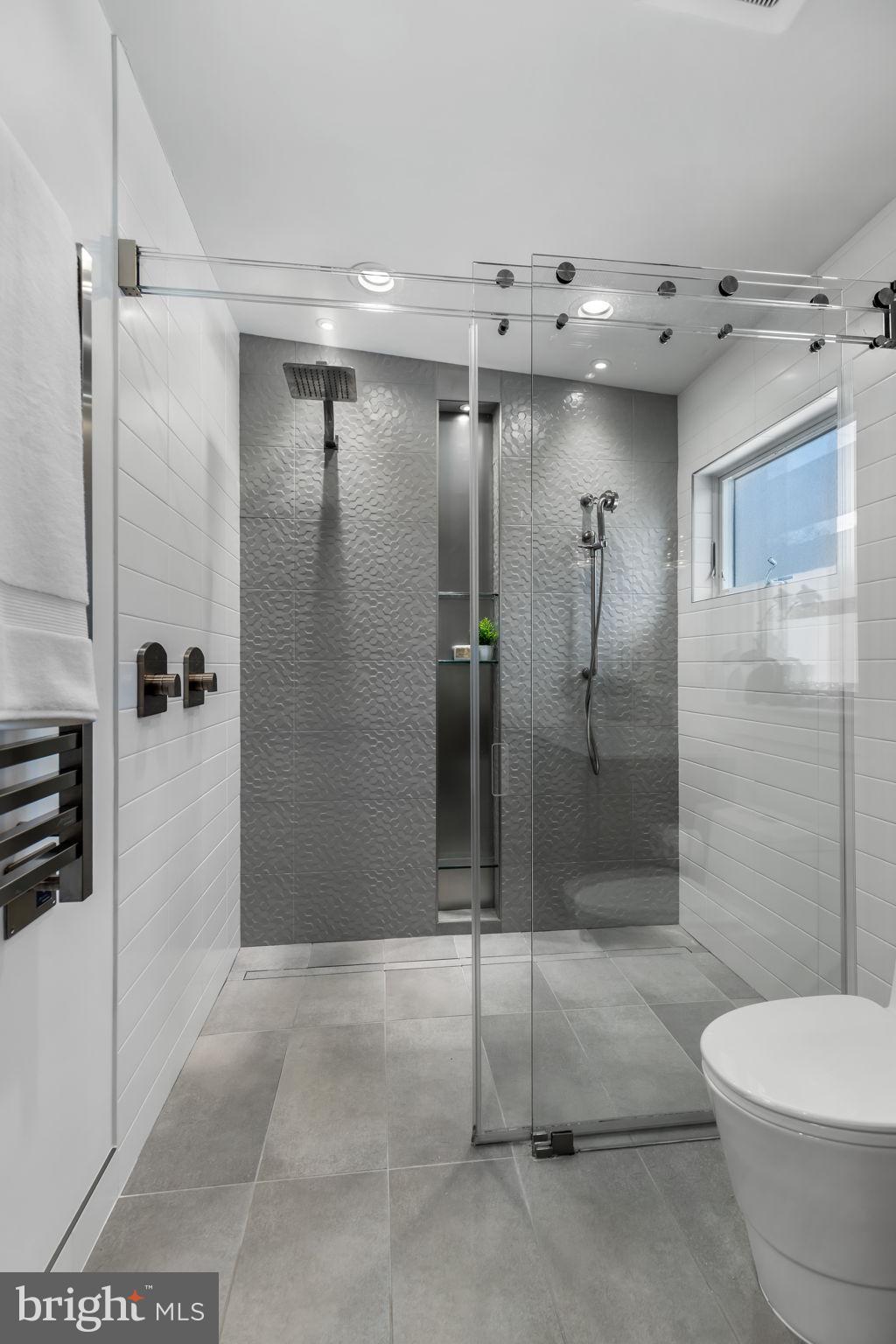 LAKE BARCROFT - Residential