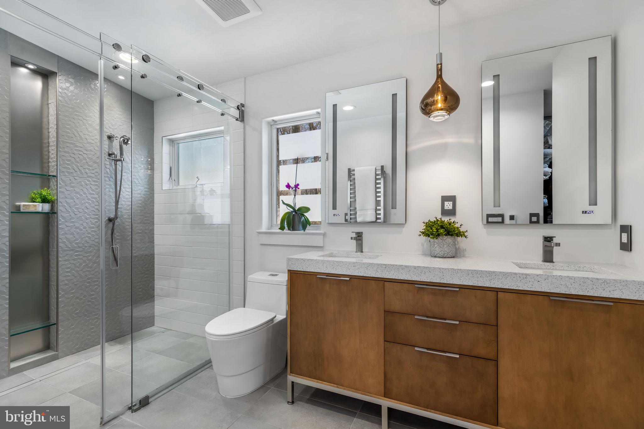 LAKE BARCROFT - Residential