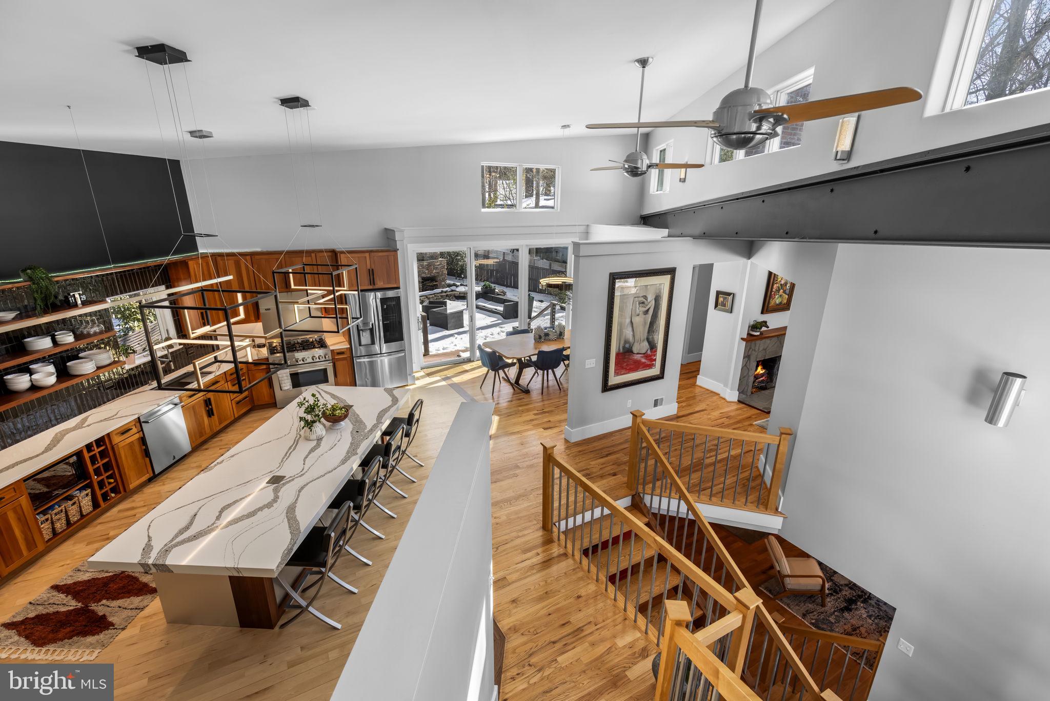 LAKE BARCROFT - Residential