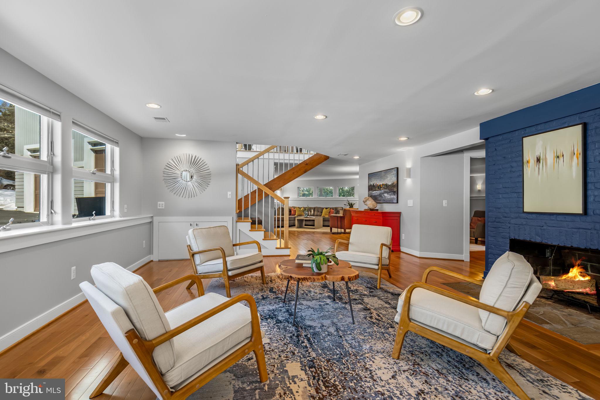 LAKE BARCROFT - Residential