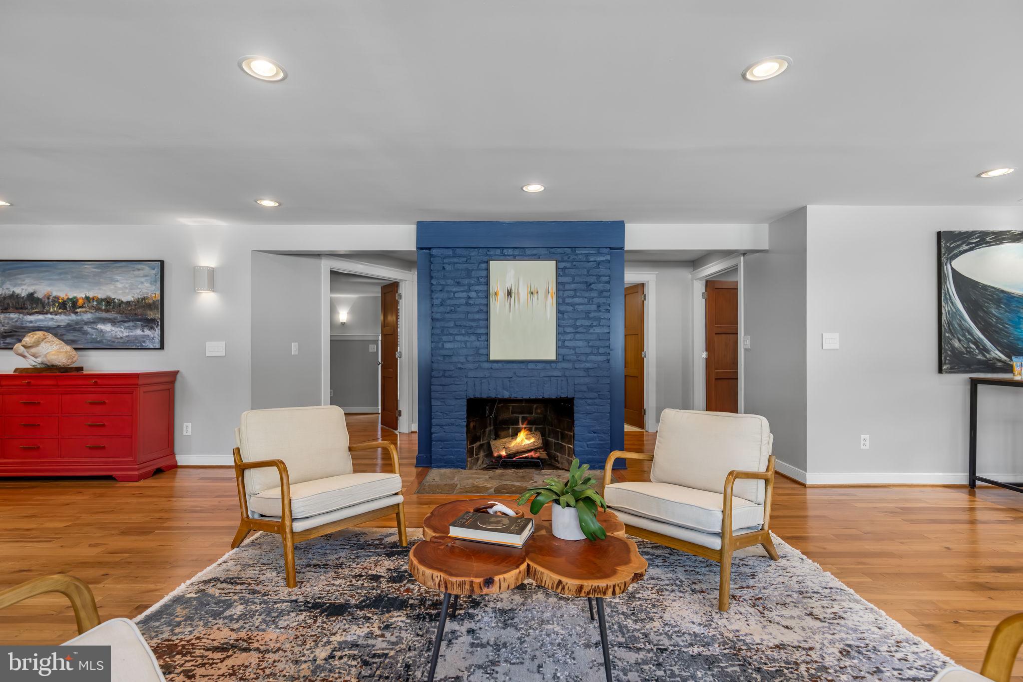 LAKE BARCROFT - Residential