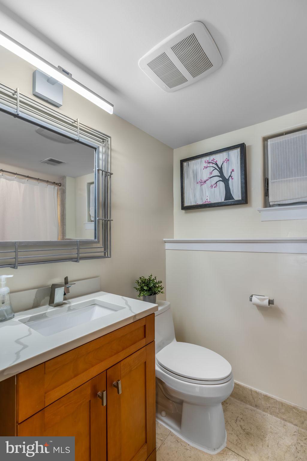 LAKE BARCROFT - Residential