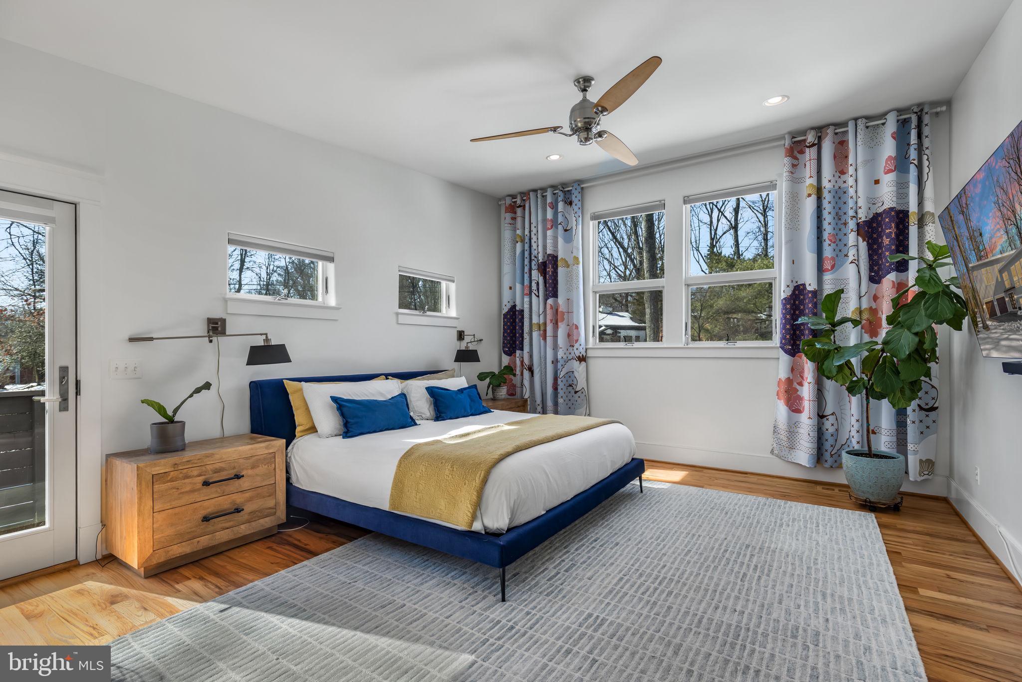 LAKE BARCROFT - Residential