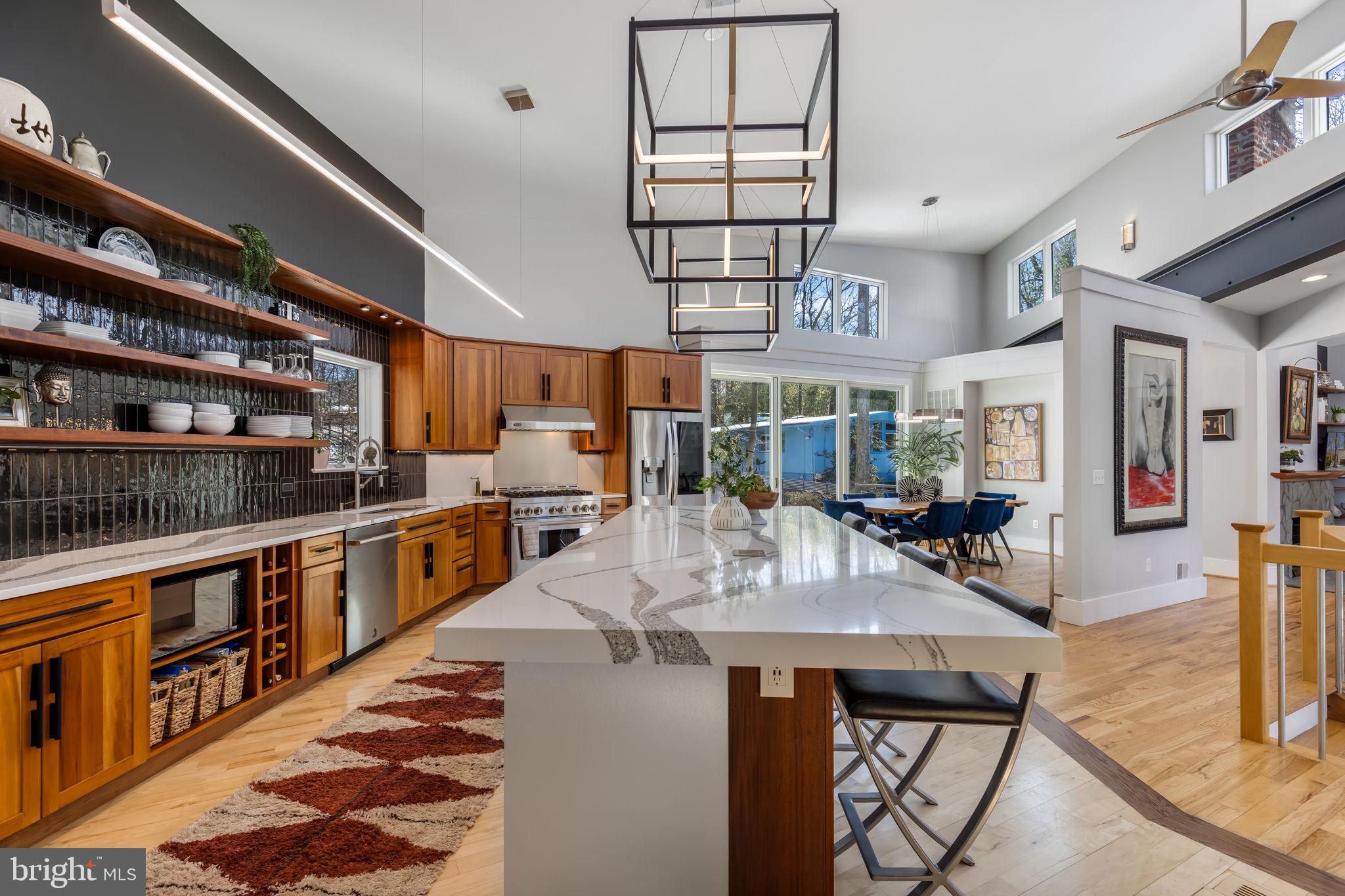 LAKE BARCROFT - Residential