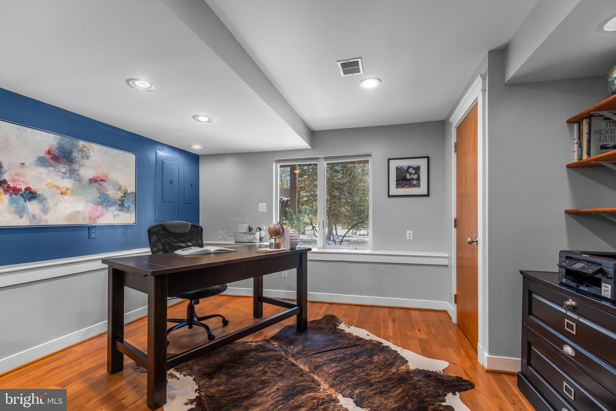 LAKE BARCROFT - Residential