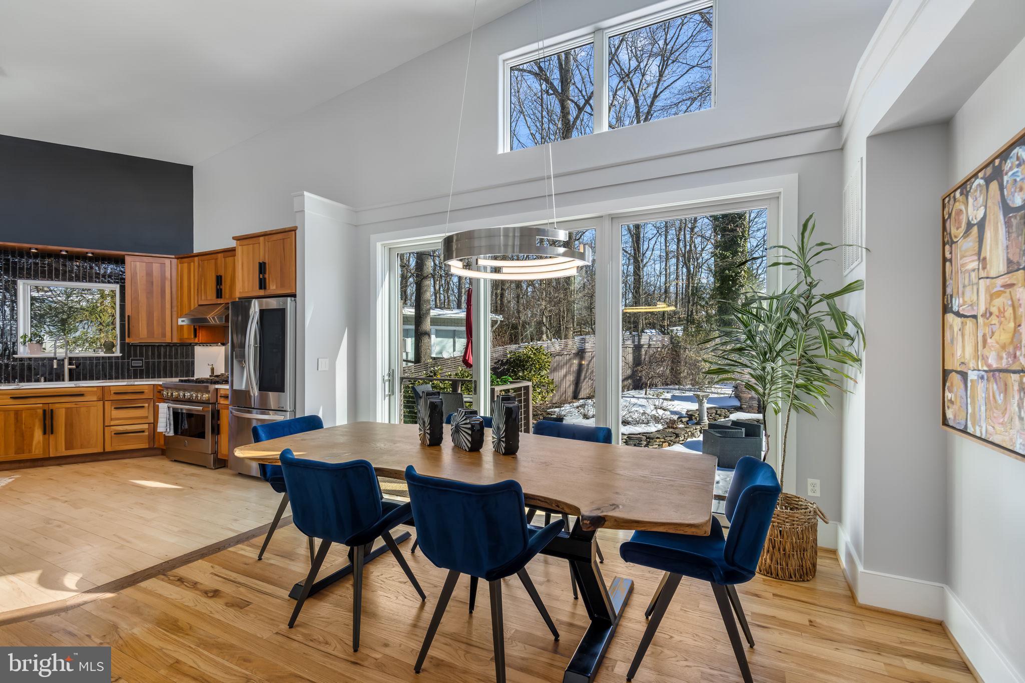 LAKE BARCROFT - Residential