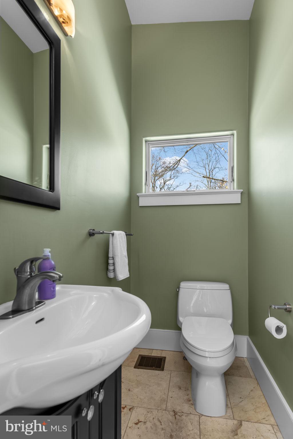 LAKE BARCROFT - Residential