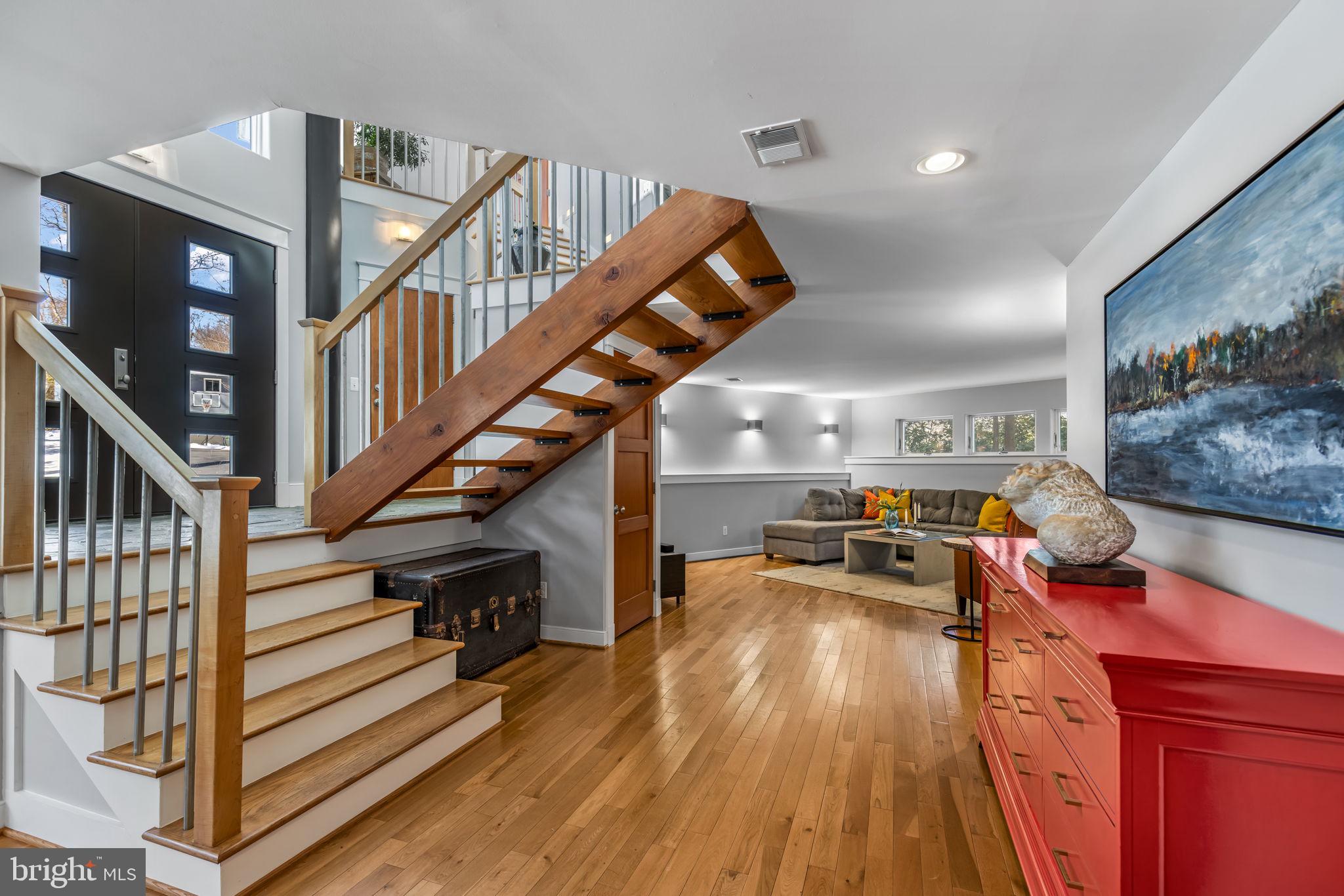 LAKE BARCROFT - Residential