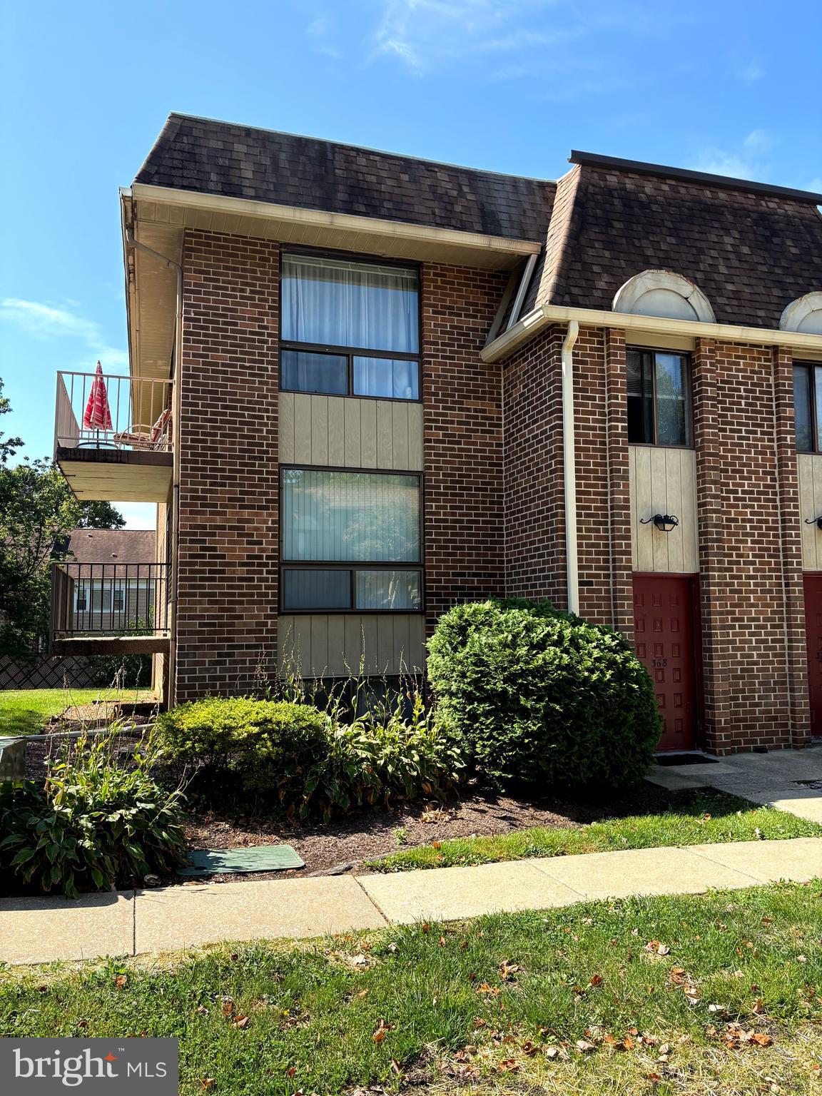 Welcome to this peaceful, corner two-bedroom, one-bath condominium located in the highly sought-after Wallingford-Swarthmore School District. Nestled on the top floor, this unit offers privacy and tranquility, complete with a private balcony that overlooks a lush grassy area—perfect for morning coffee or evening relaxation. Inside, you’ll find an updated kitchen with modern finishes, a refreshed bathroom, and brand-new bedroom windows that fill the space with natural light. The living room is warm and inviting with new carpeting, creating a cozy space to unwind. This condo also includes the convenience of a dedicated storage area in the basement, giving you plenty of room for seasonal items and extras. A private parking spot is included, ensuring hassle-free access every day. During the warmer months, enjoy the community’s outdoor pool, ideal for both relaxation and recreation. Whether you’re looking for your first home, downsizing, or investing, this condo is a wonderful opportunity in a desirable location. Don’t miss your chance to own a top-floor retreat in a vibrant and welcoming community!
Furniture is available for sale! Move - In ready!