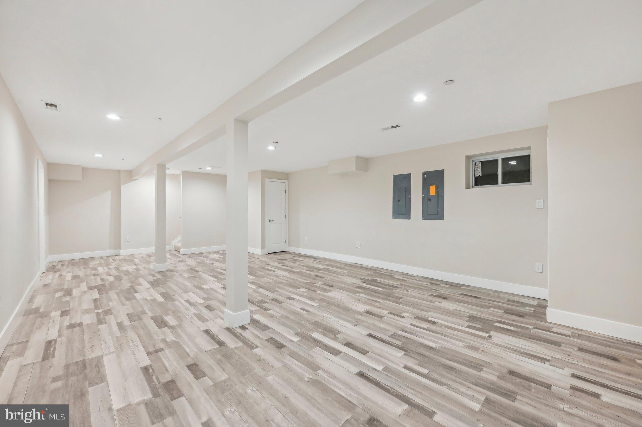 HALL SHOP MANOR - Residential