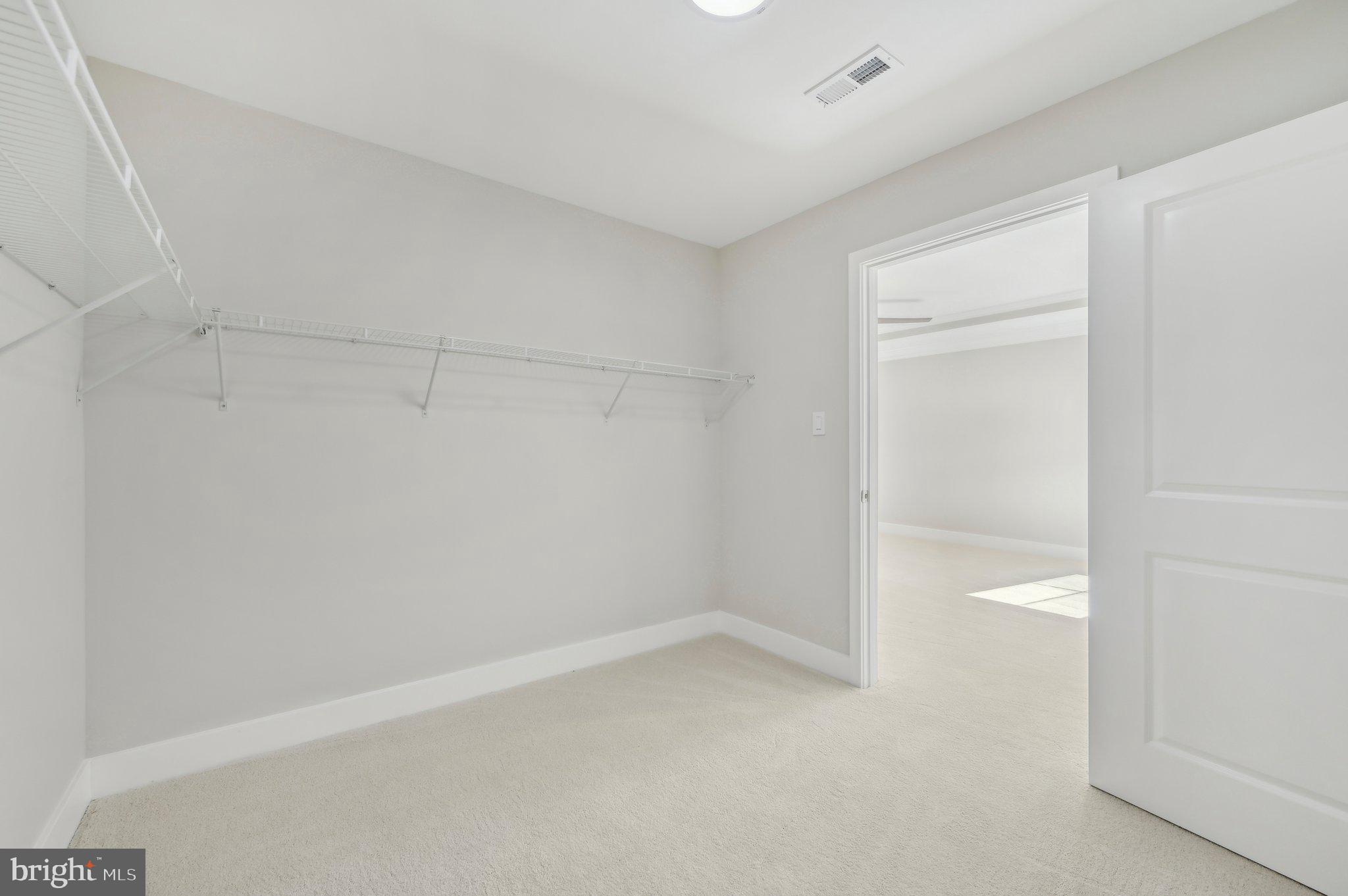 HALL SHOP MANOR - Residential