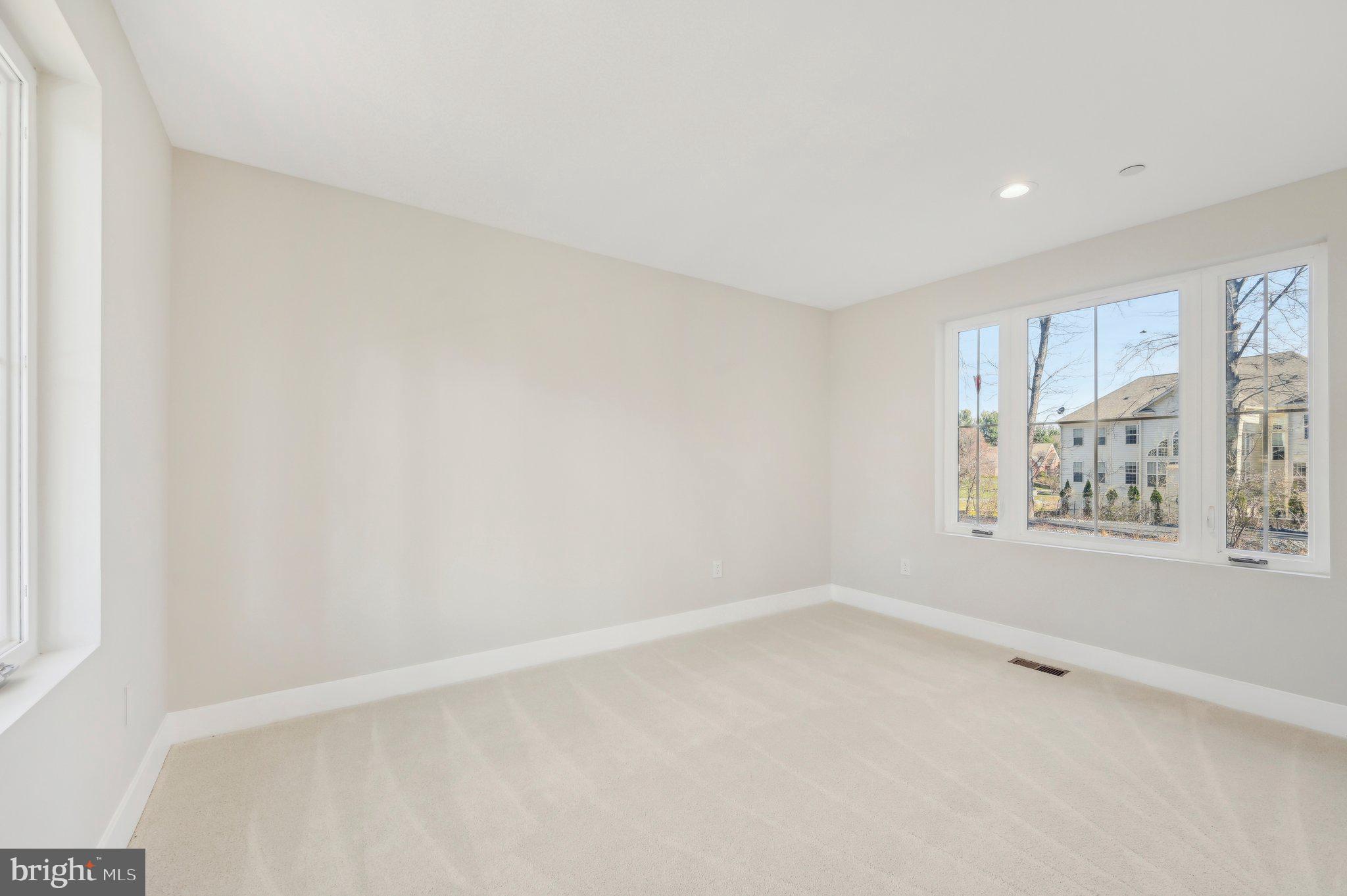 HALL SHOP MANOR - Residential