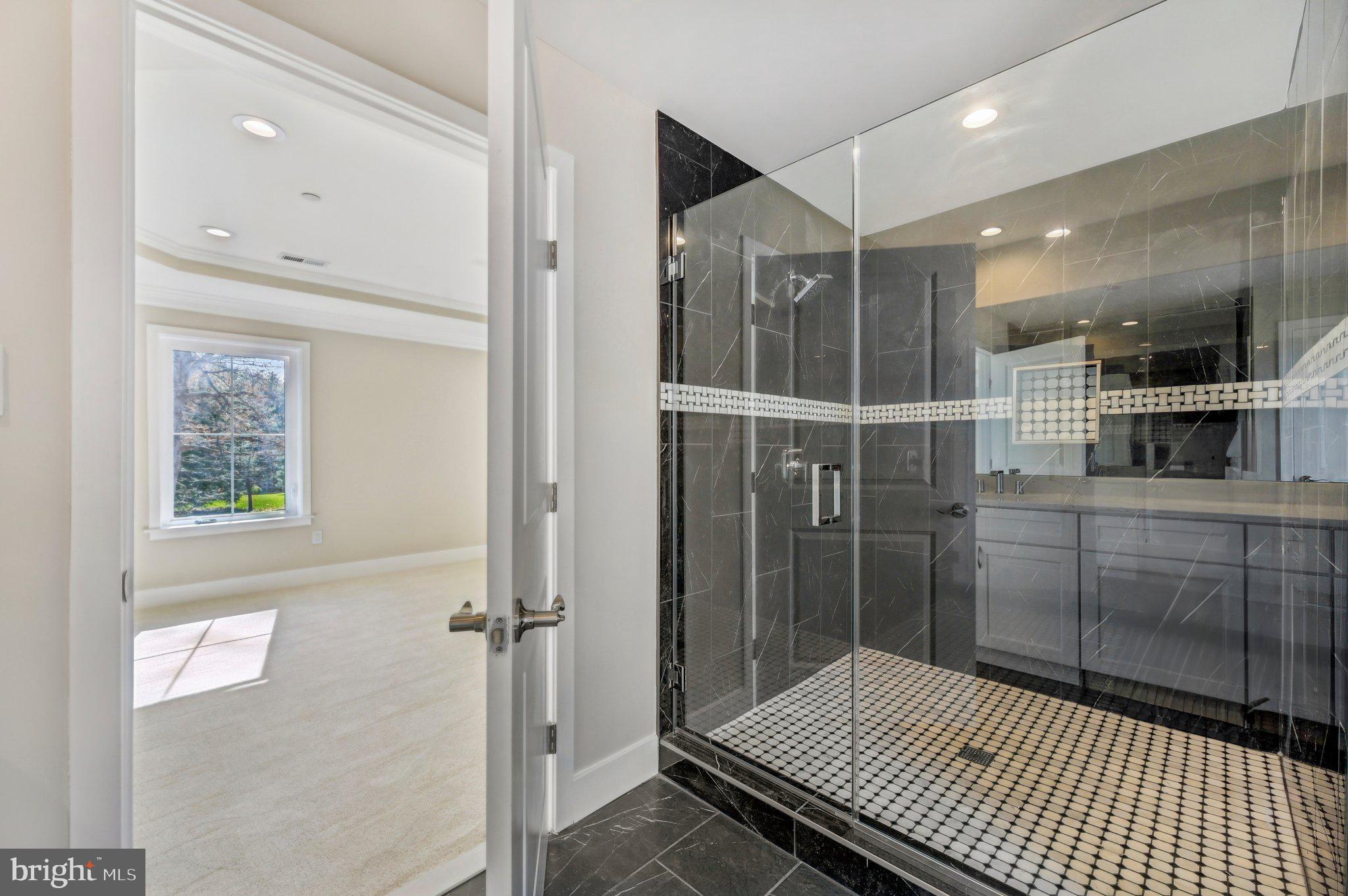 HALL SHOP MANOR - Residential