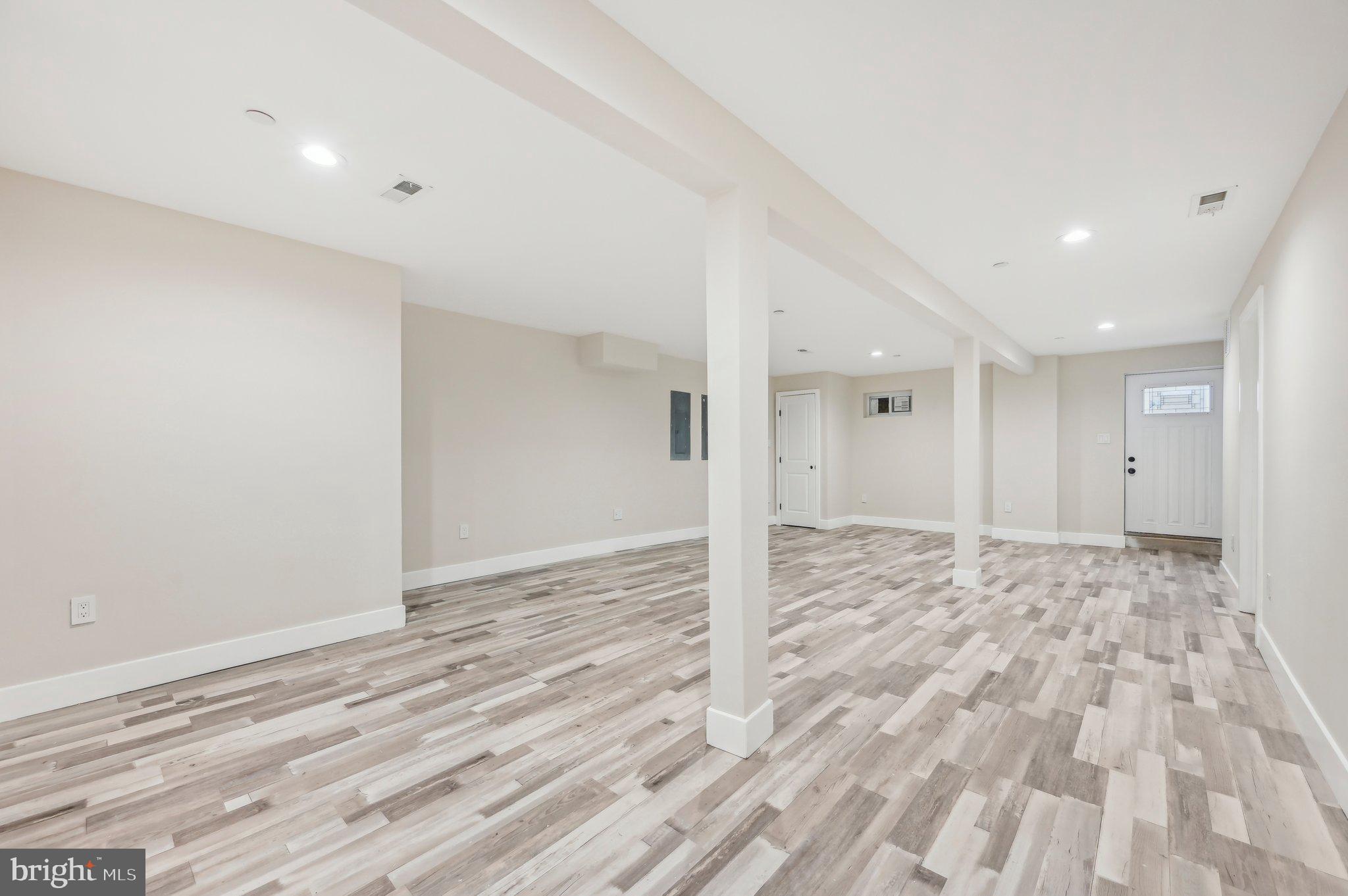 HALL SHOP MANOR - Residential