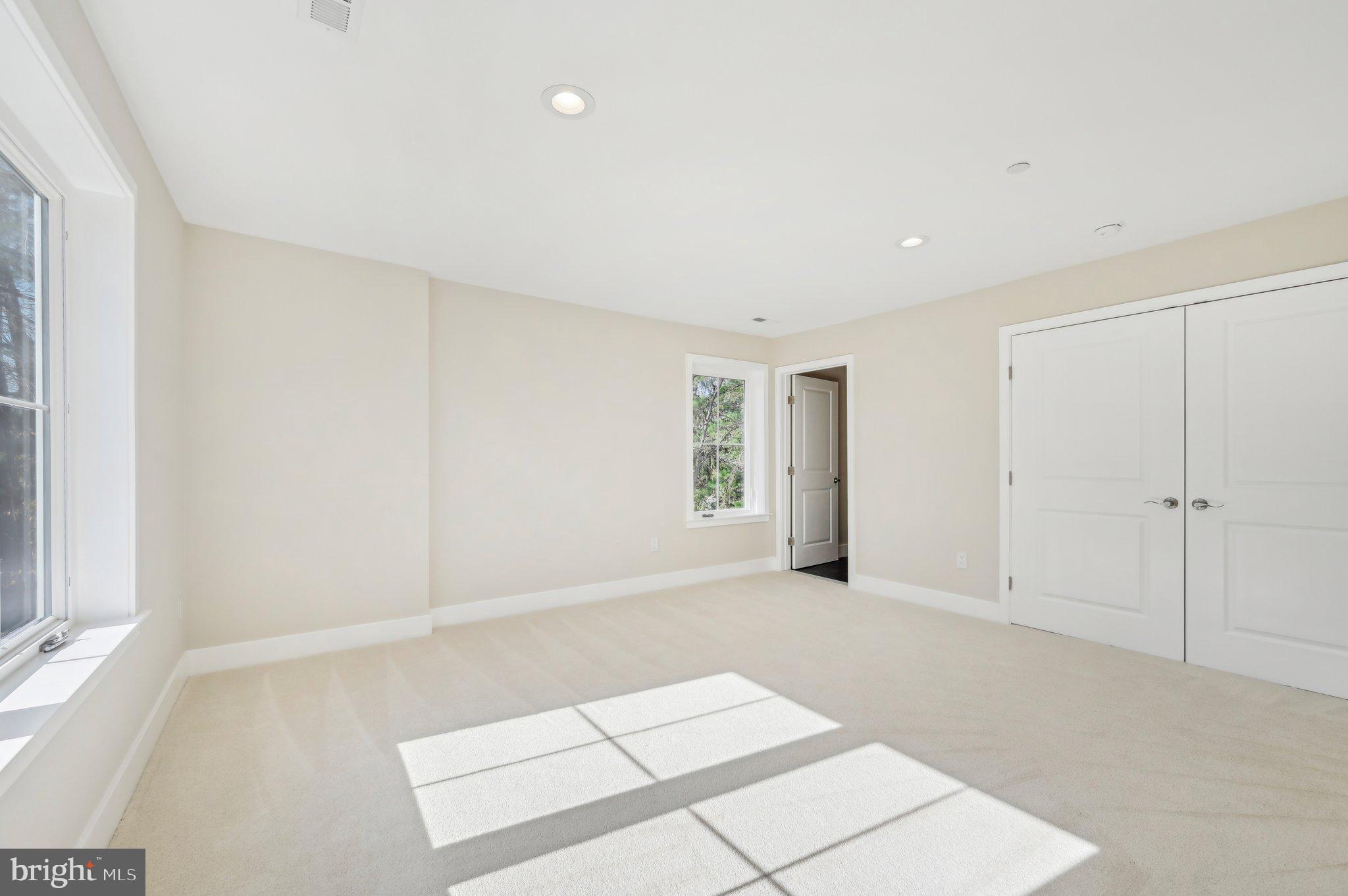 HALL SHOP MANOR - Residential