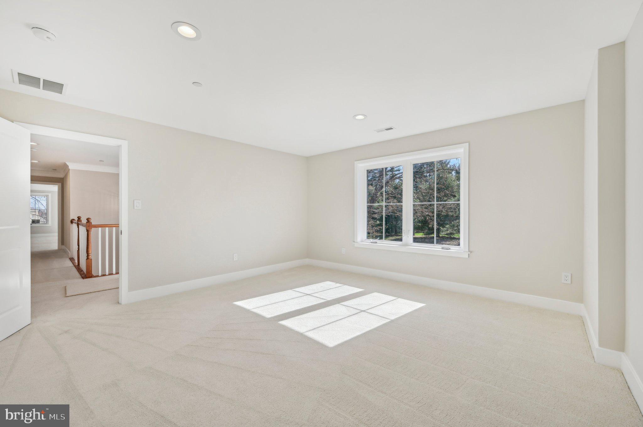 HALL SHOP MANOR - Residential