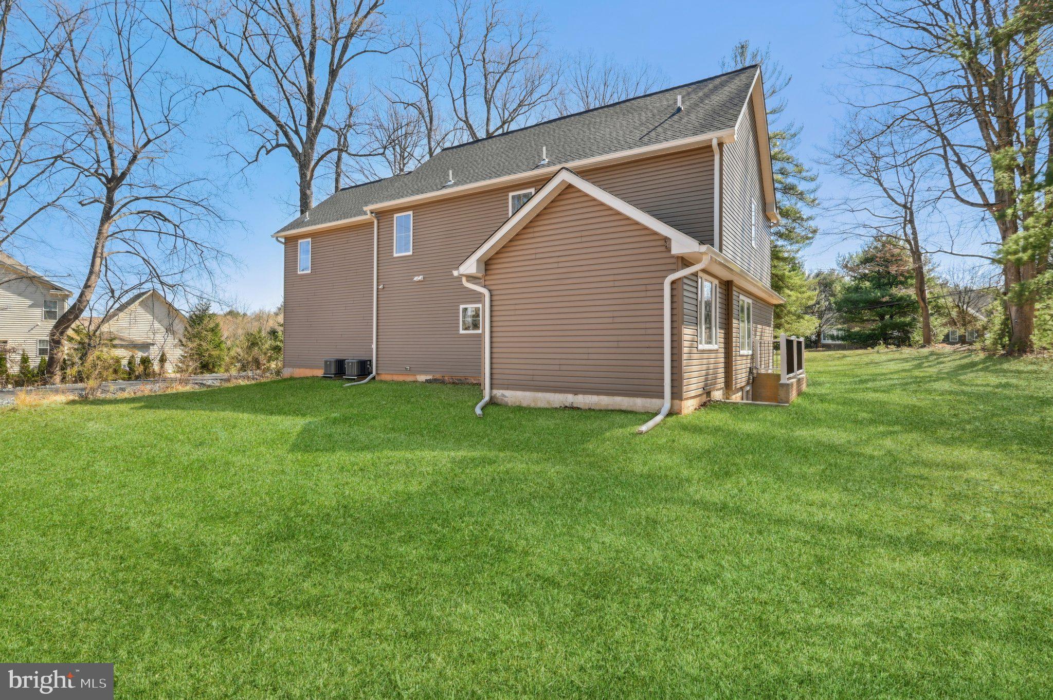 HALL SHOP MANOR - Residential