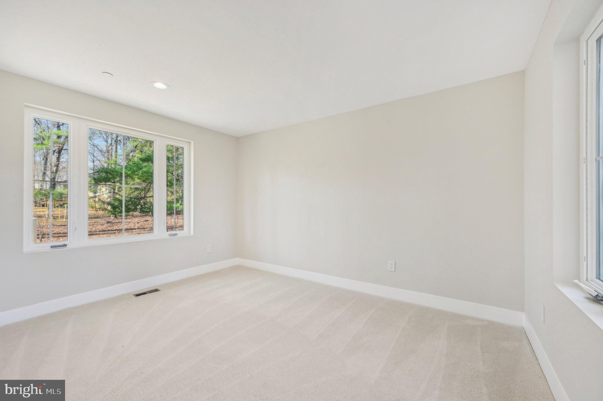 HALL SHOP MANOR - Residential