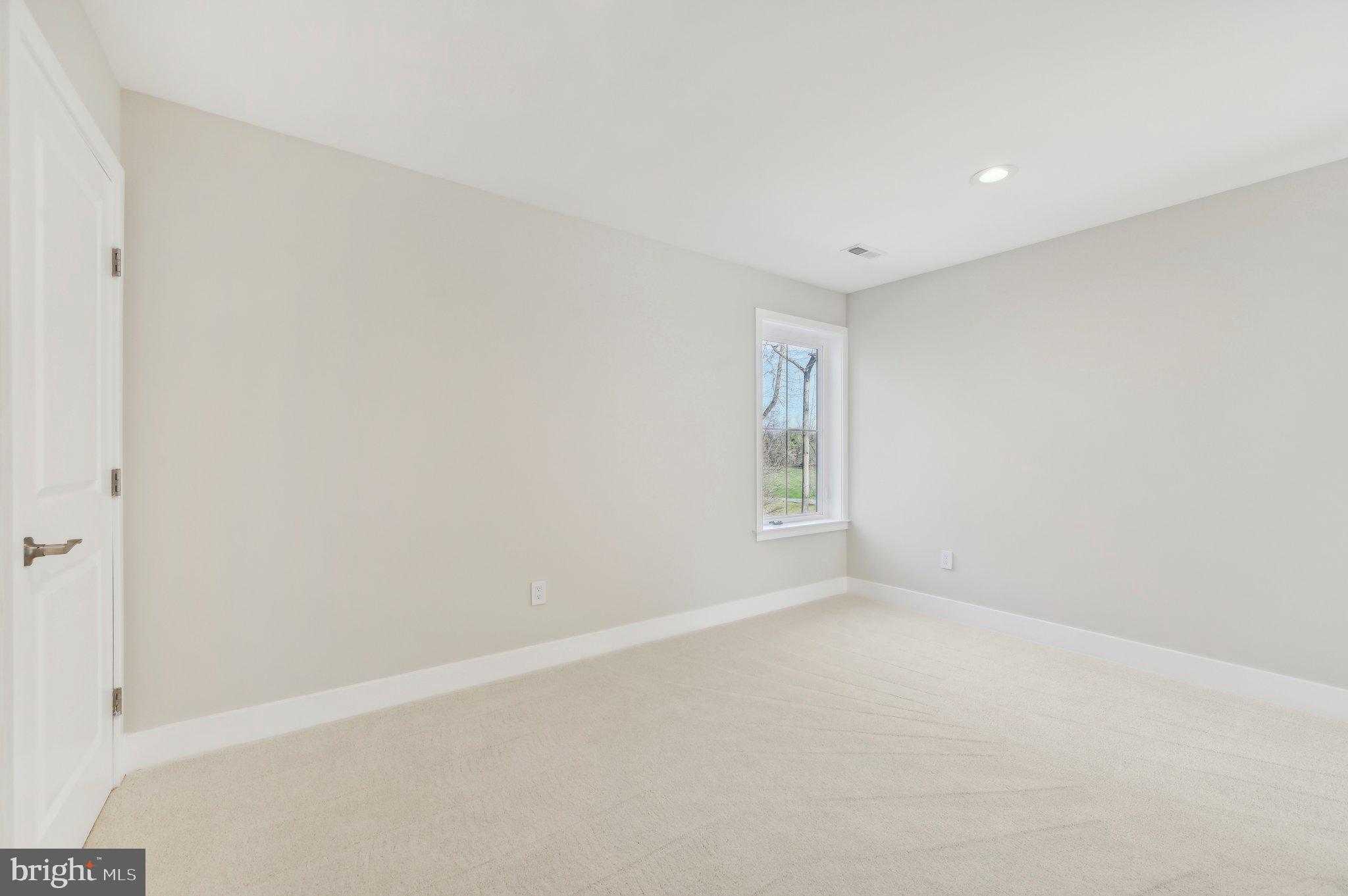 HALL SHOP MANOR - Residential