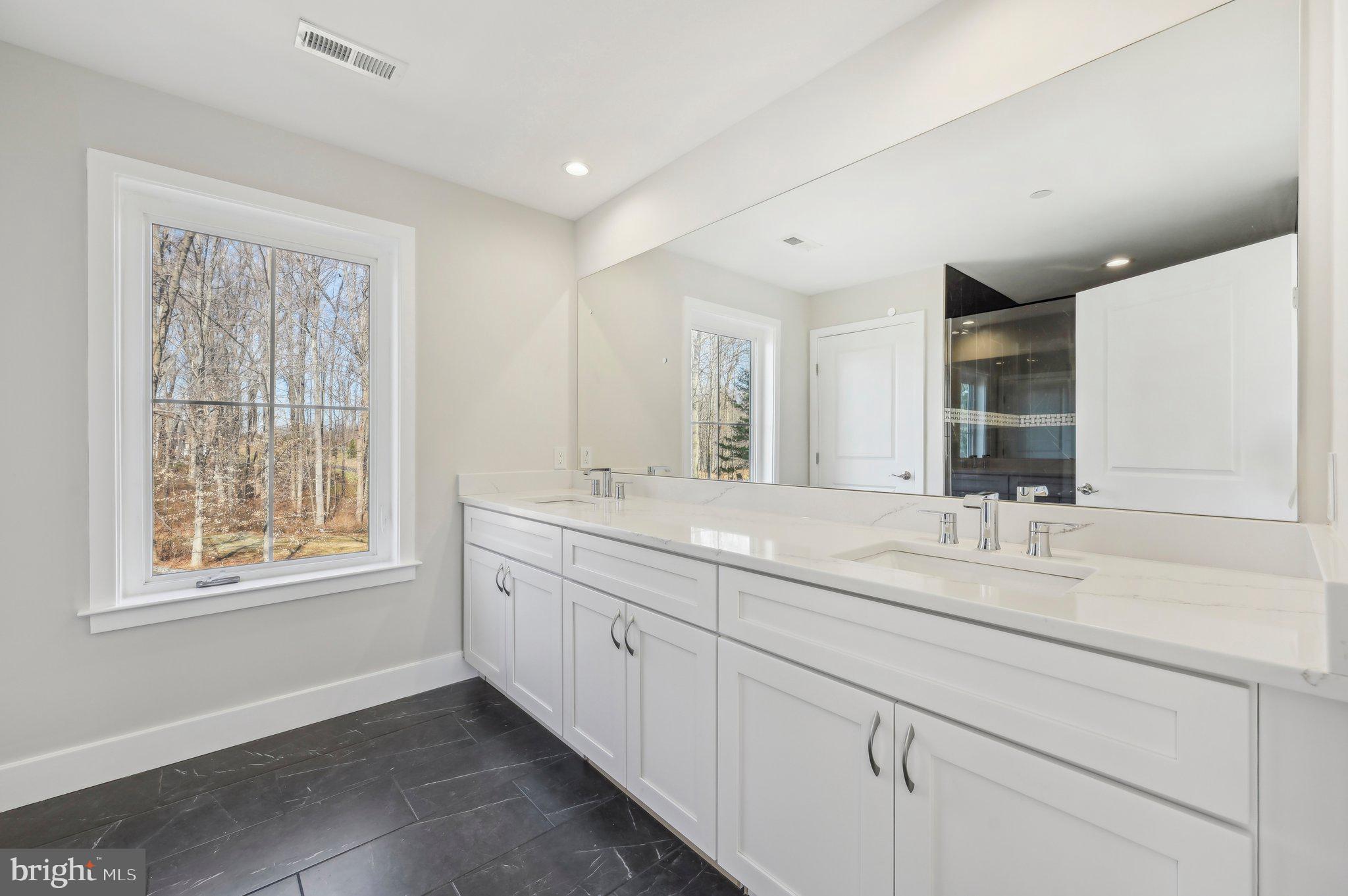 HALL SHOP MANOR - Residential