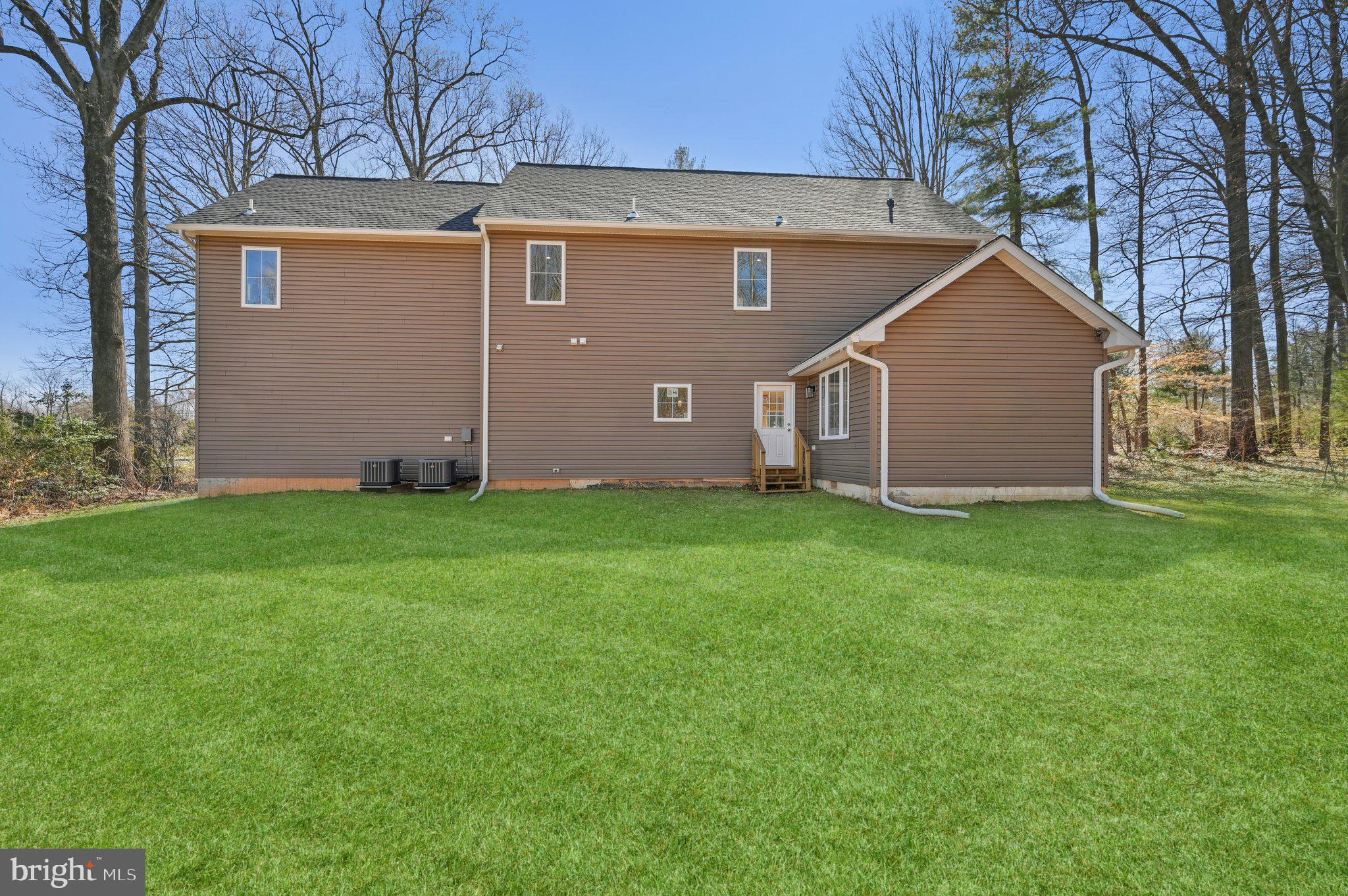 HALL SHOP MANOR - Residential